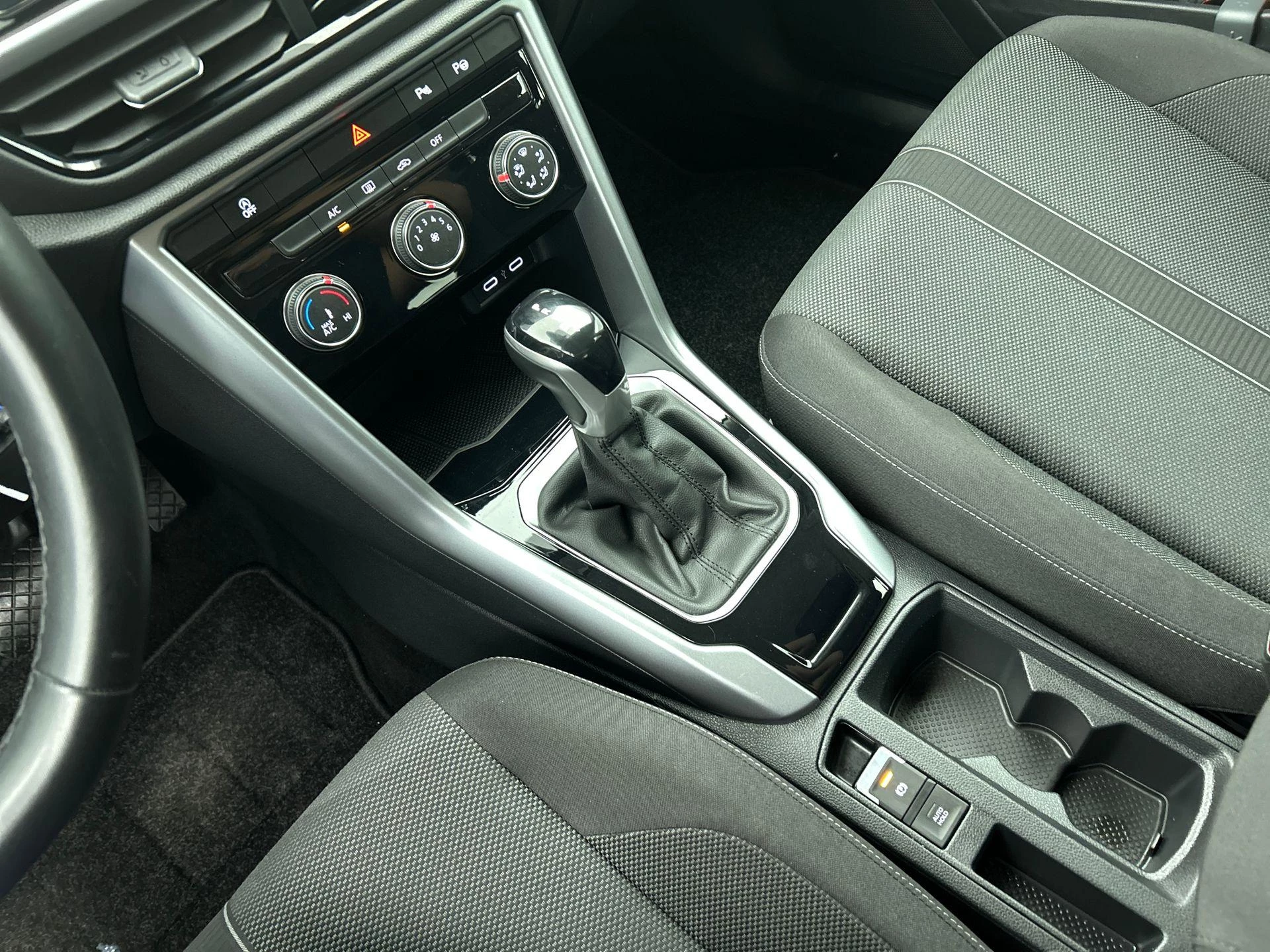 Volkswagen-T-Roc-image-8