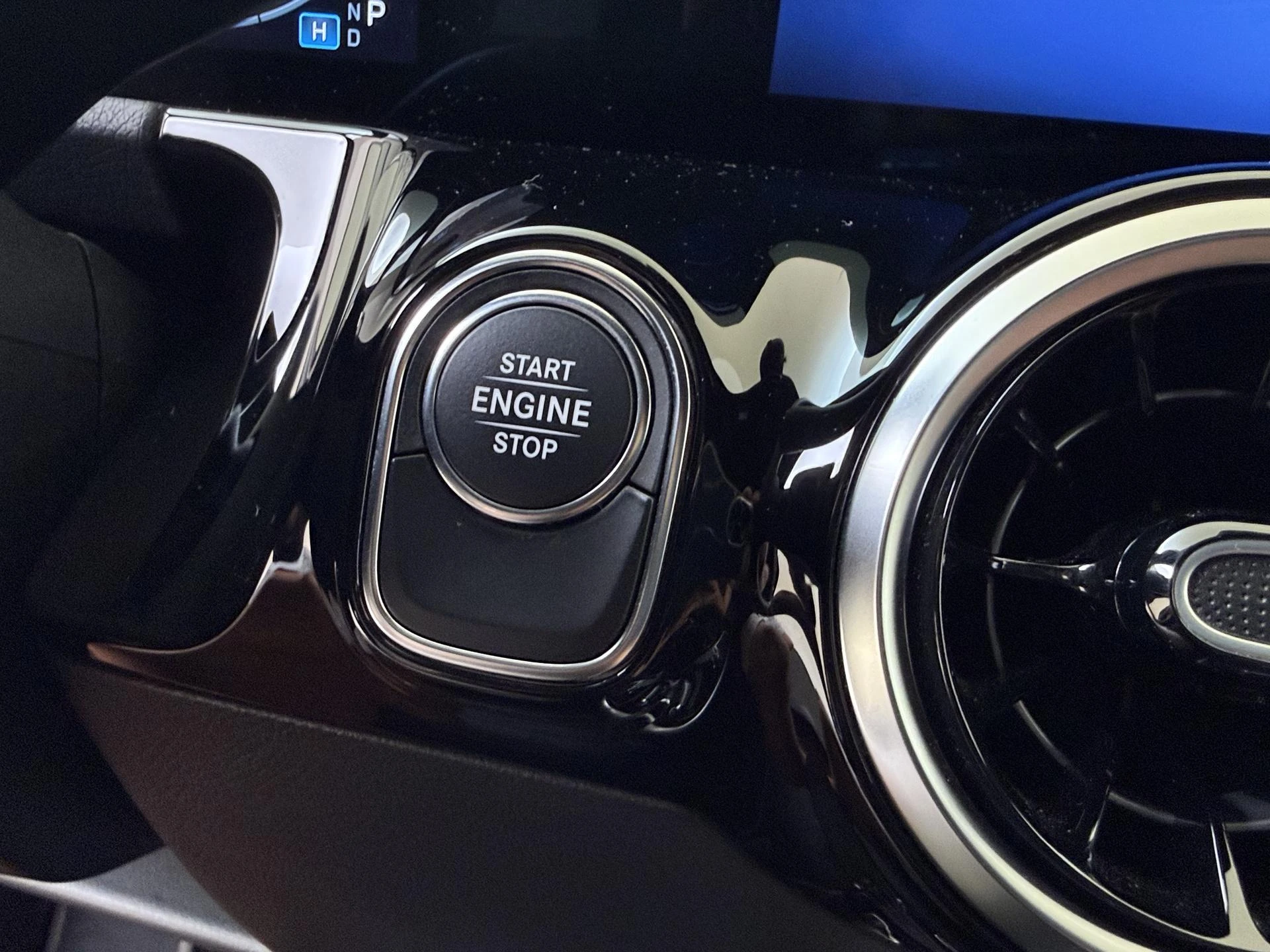 Mercedes-Benz-GLA-image-22