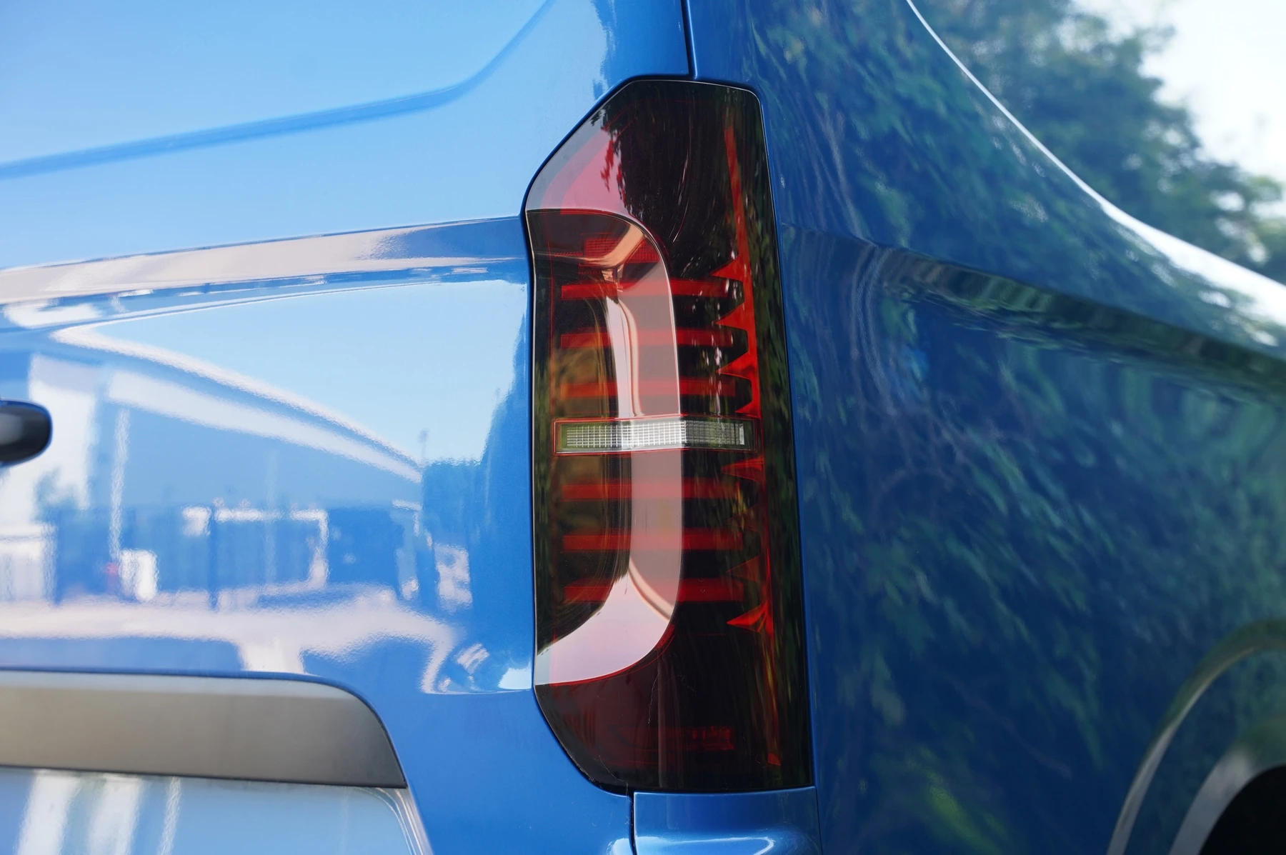 Volkswagen-Transporter-image-30