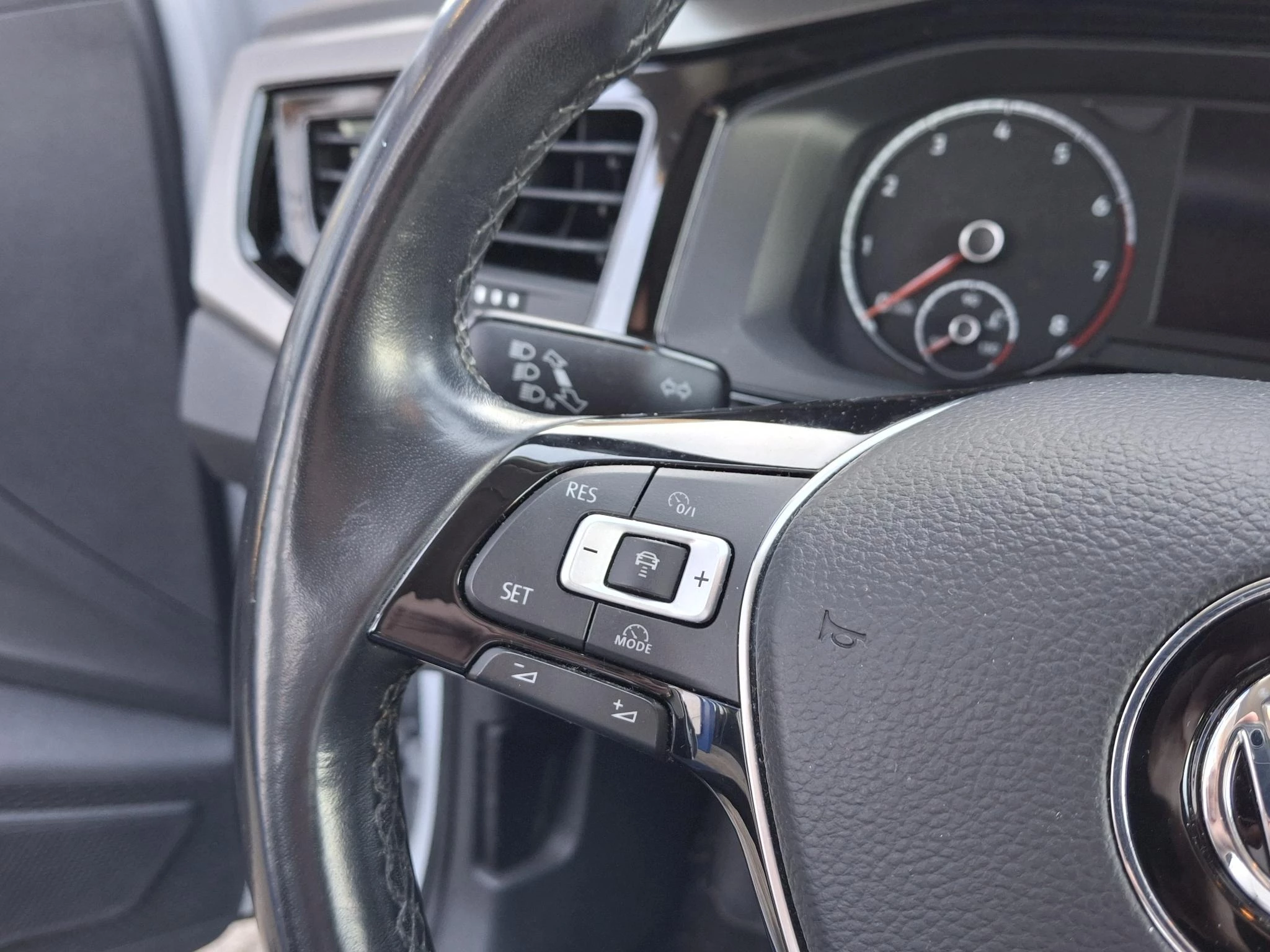 Volkswagen-Polo-image-10