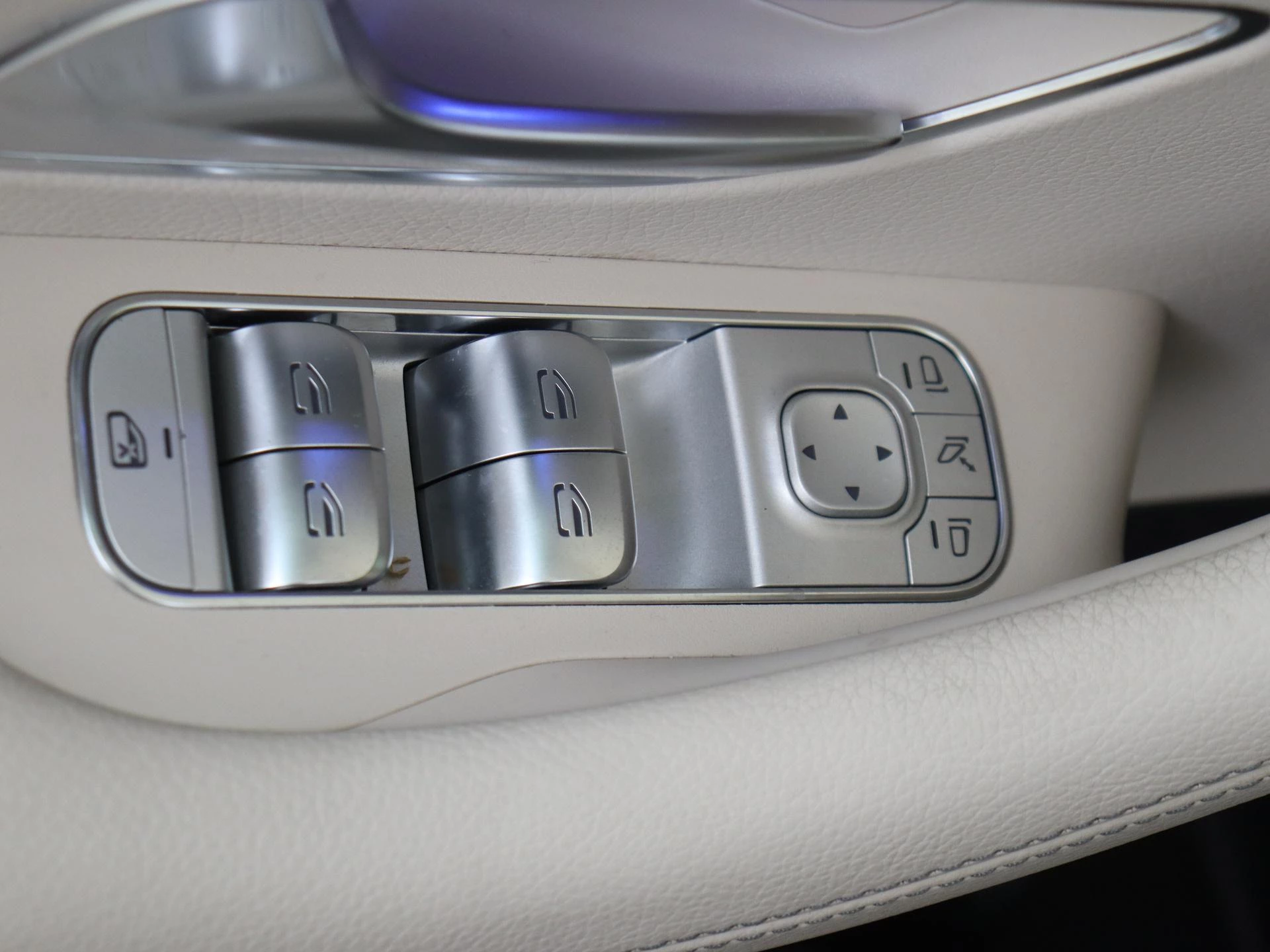 Mercedes-Benz-GLE-image-27