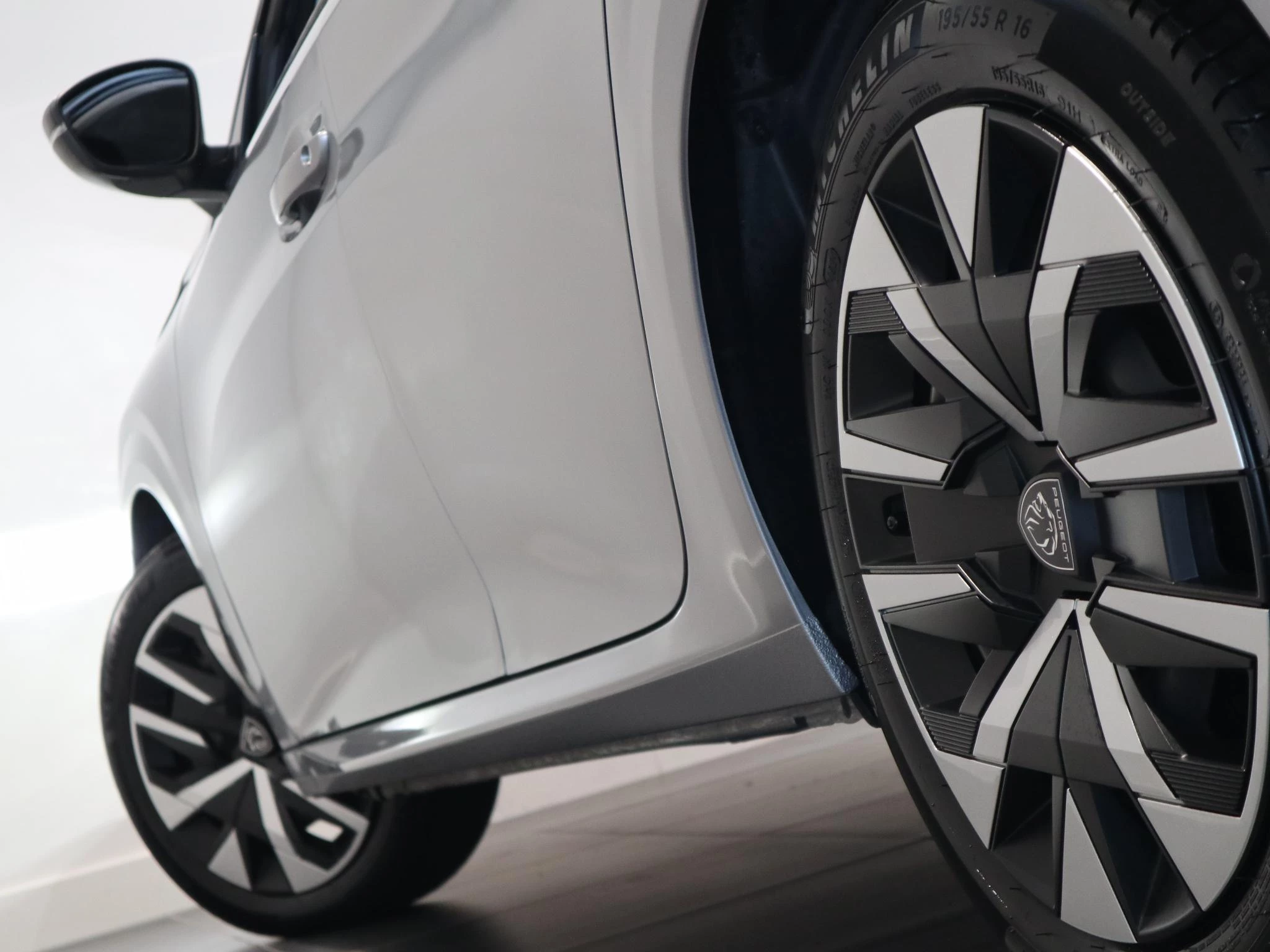 Peugeot-208-image-19