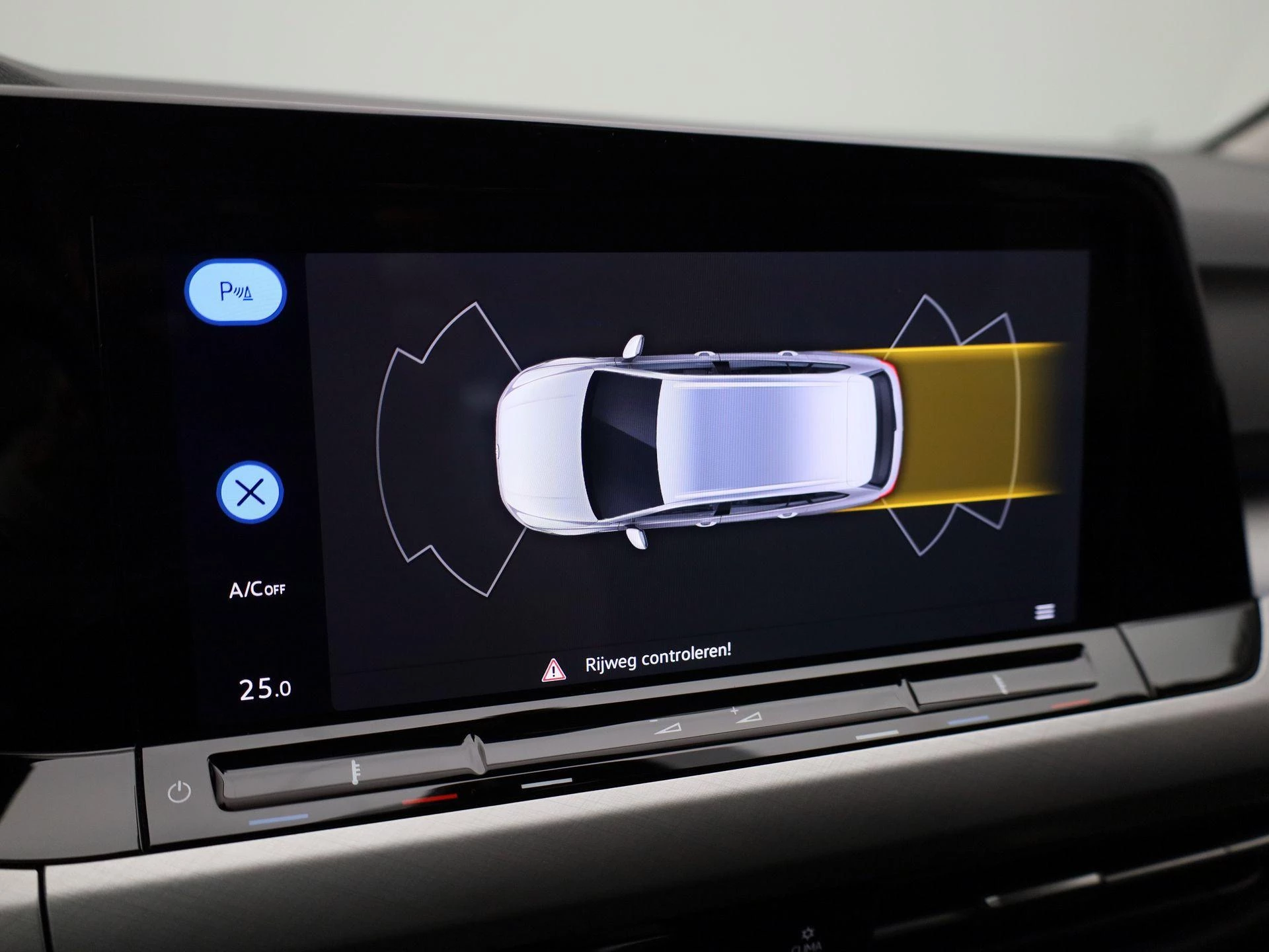 Volkswagen-Golf-image-27