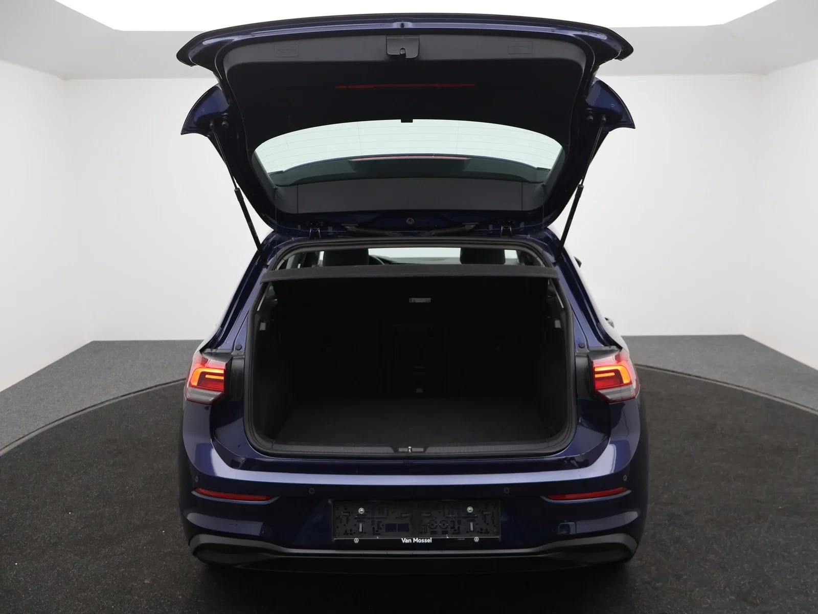 Volkswagen-Golf-image-11