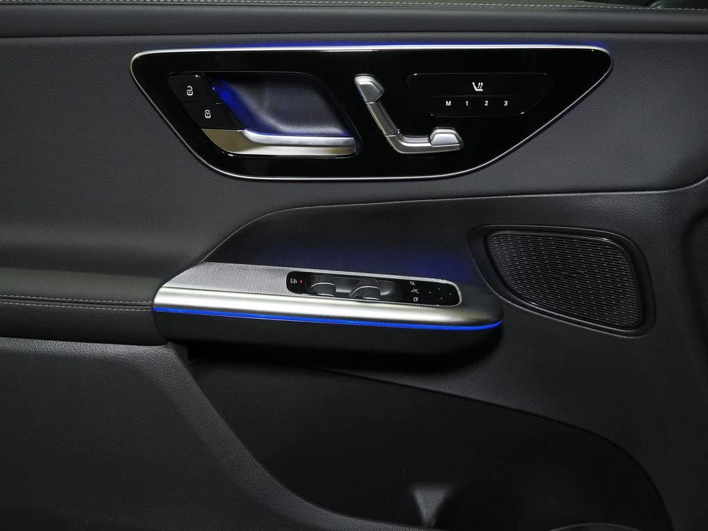 Mercedes-Benz-GLC 300 d-image-8