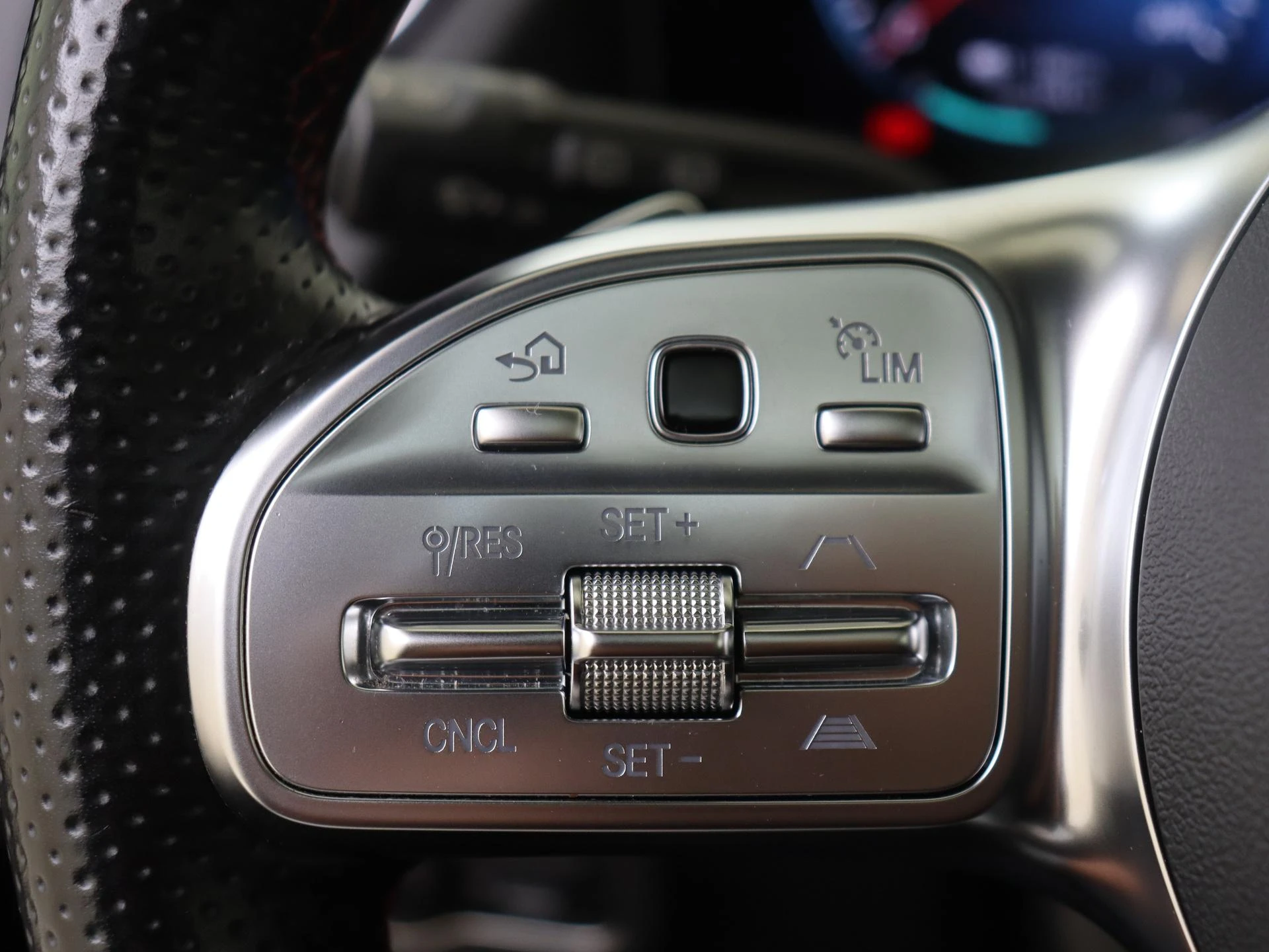 Mercedes-Benz-EQA-image-10