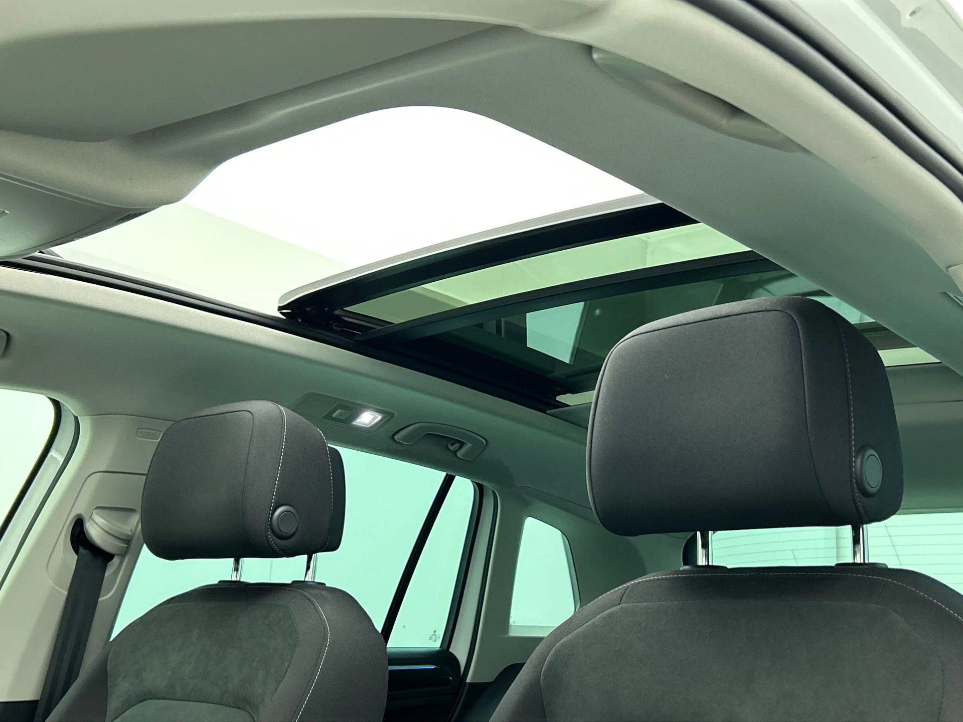 Volkswagen-Tiguan-image-29