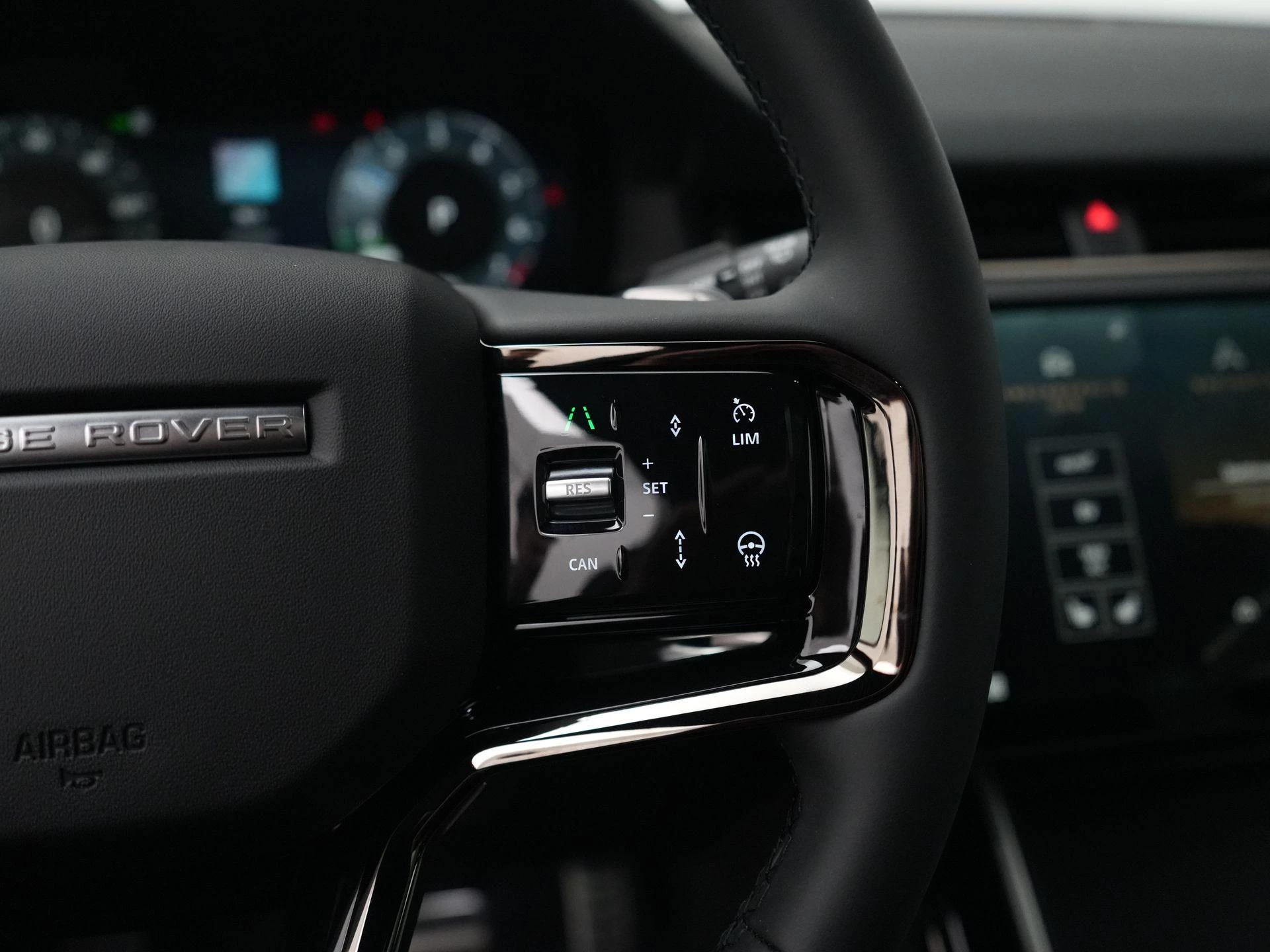 Land Rover-Range Rover Evoque-image-13