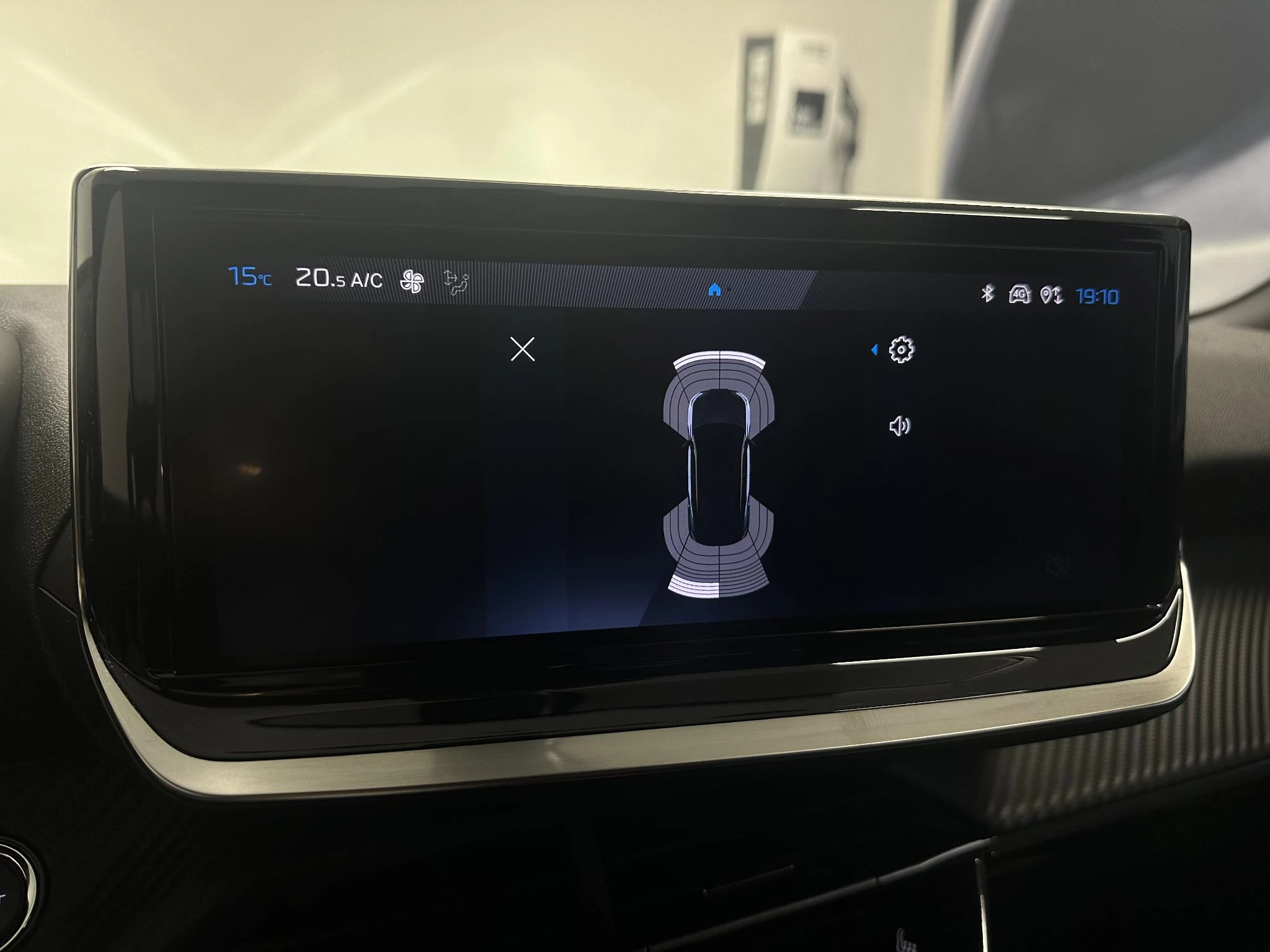 Peugeot-e-2008-image-11