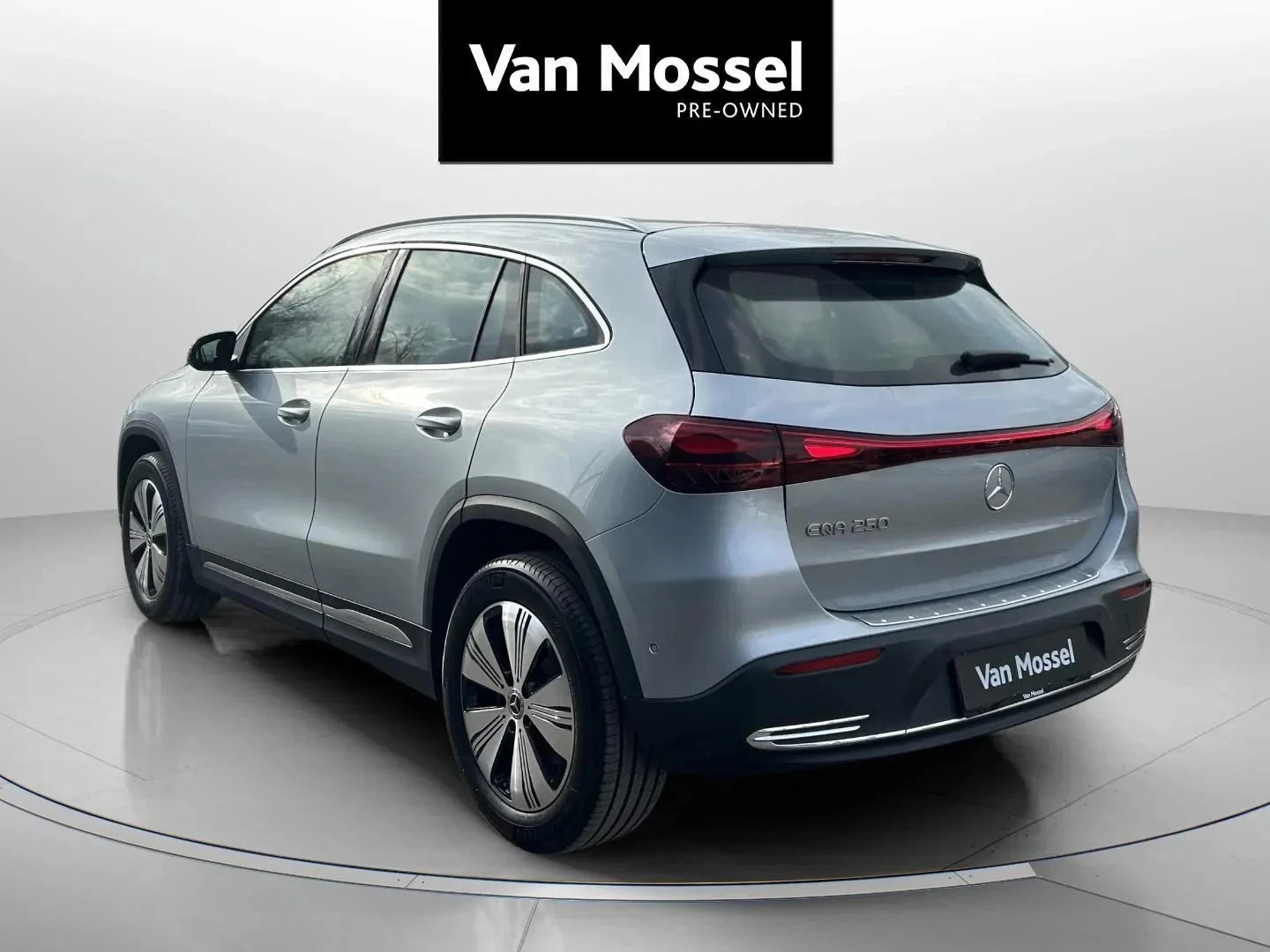 Mercedes-Benz-EQA-image-6