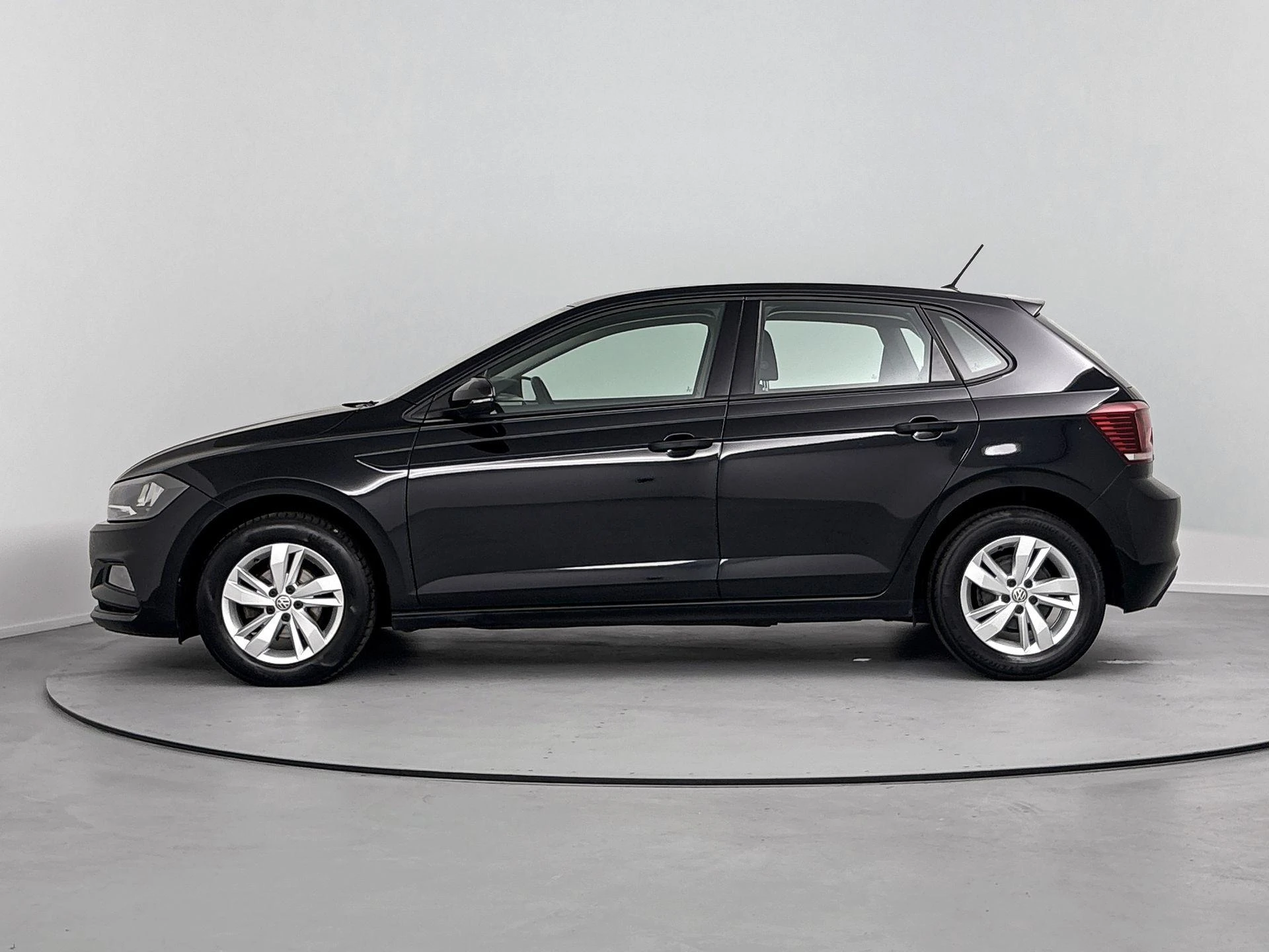 Volkswagen-Polo-image-1
