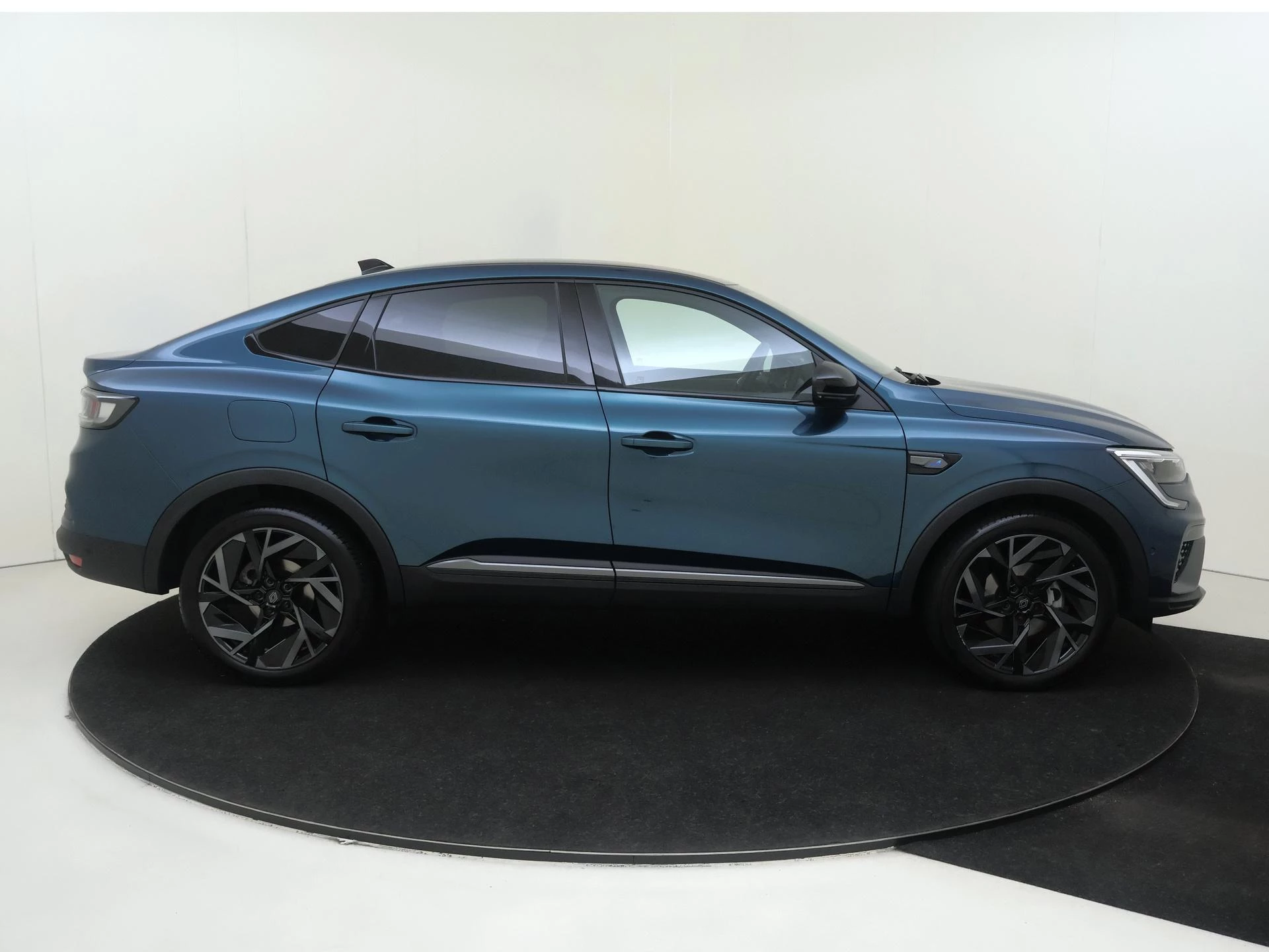Renault-Arkana-image-8