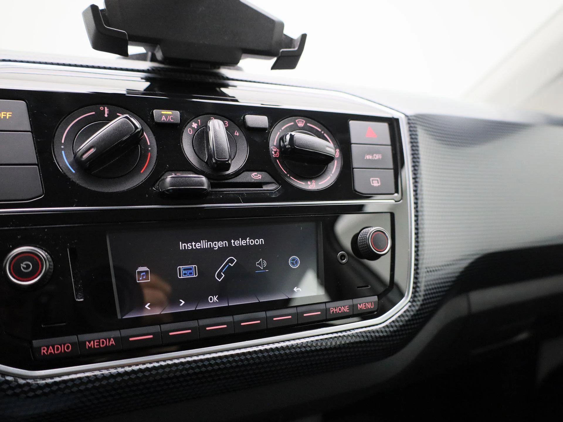 Volkswagen-up!-image-22