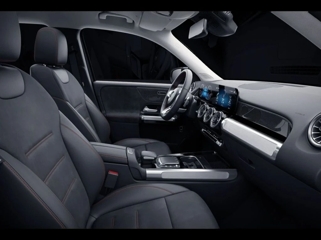 Mercedes-Benz-GLB 200-image-10