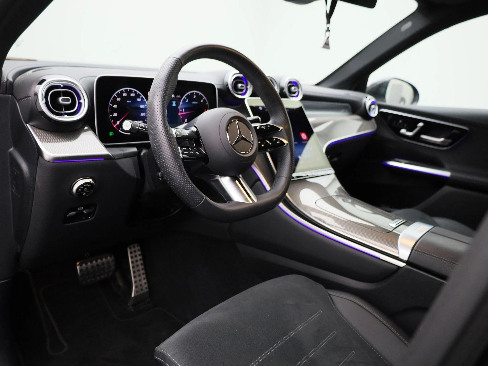 Mercedes-Benz-GLC-image-37