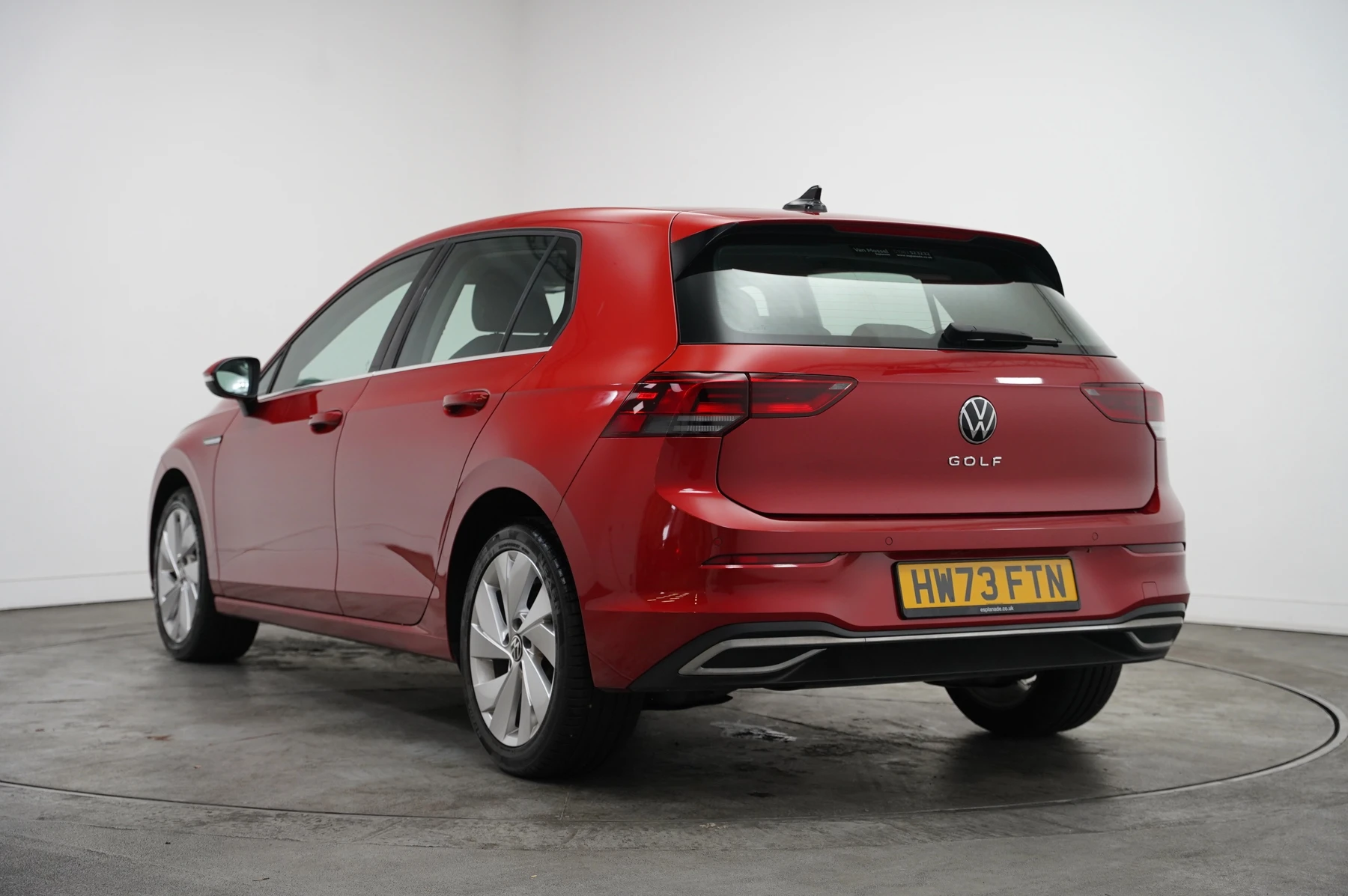 Volkswagen-Golf-image-2