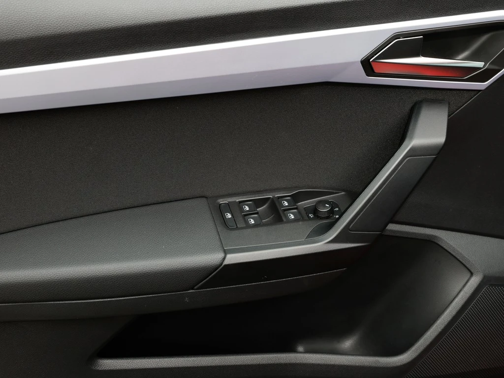 SEAT-Arona-image-14