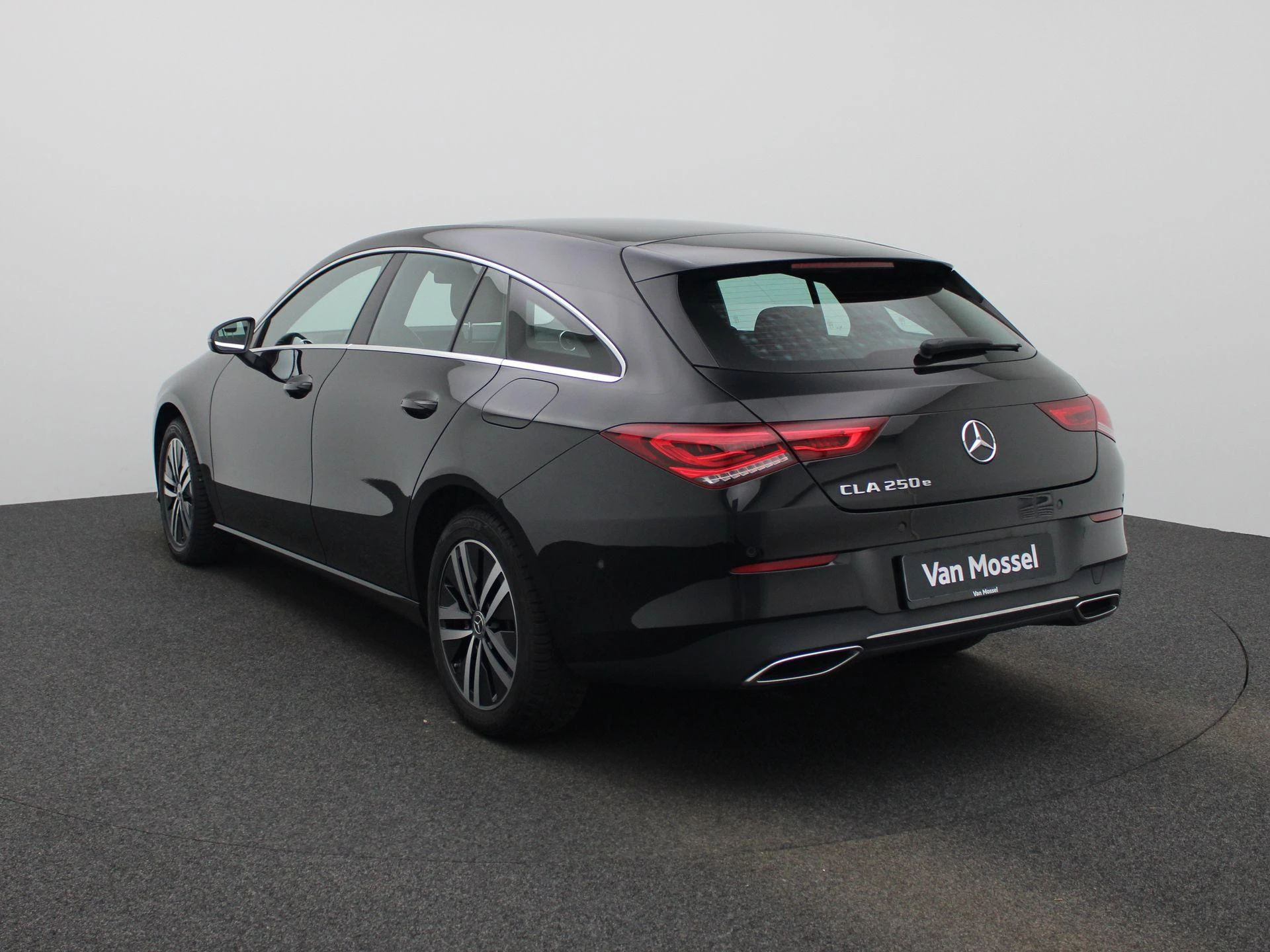 Mercedes-Benz-CLA-image-1