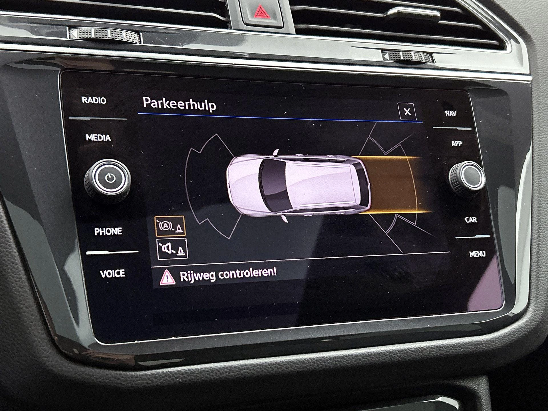 Volkswagen-Tiguan-image-10