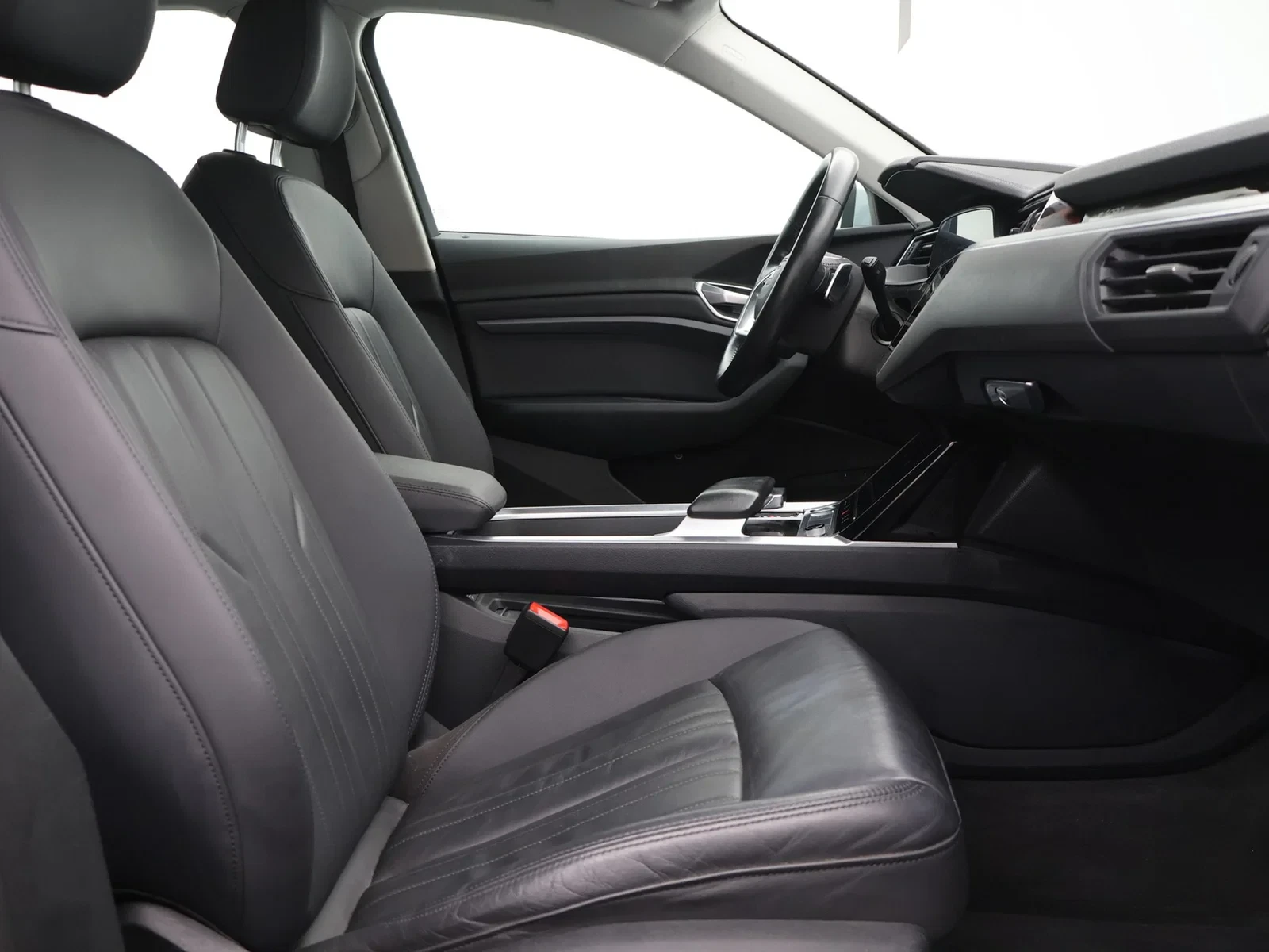Audi e-tron Audi e-tron 50 QUATTRO 313PK *AUTOMAAT*360° CAMERA*TREKHAAK*LEDER*NAVI*CRUISE*APP*CONNECT*...*