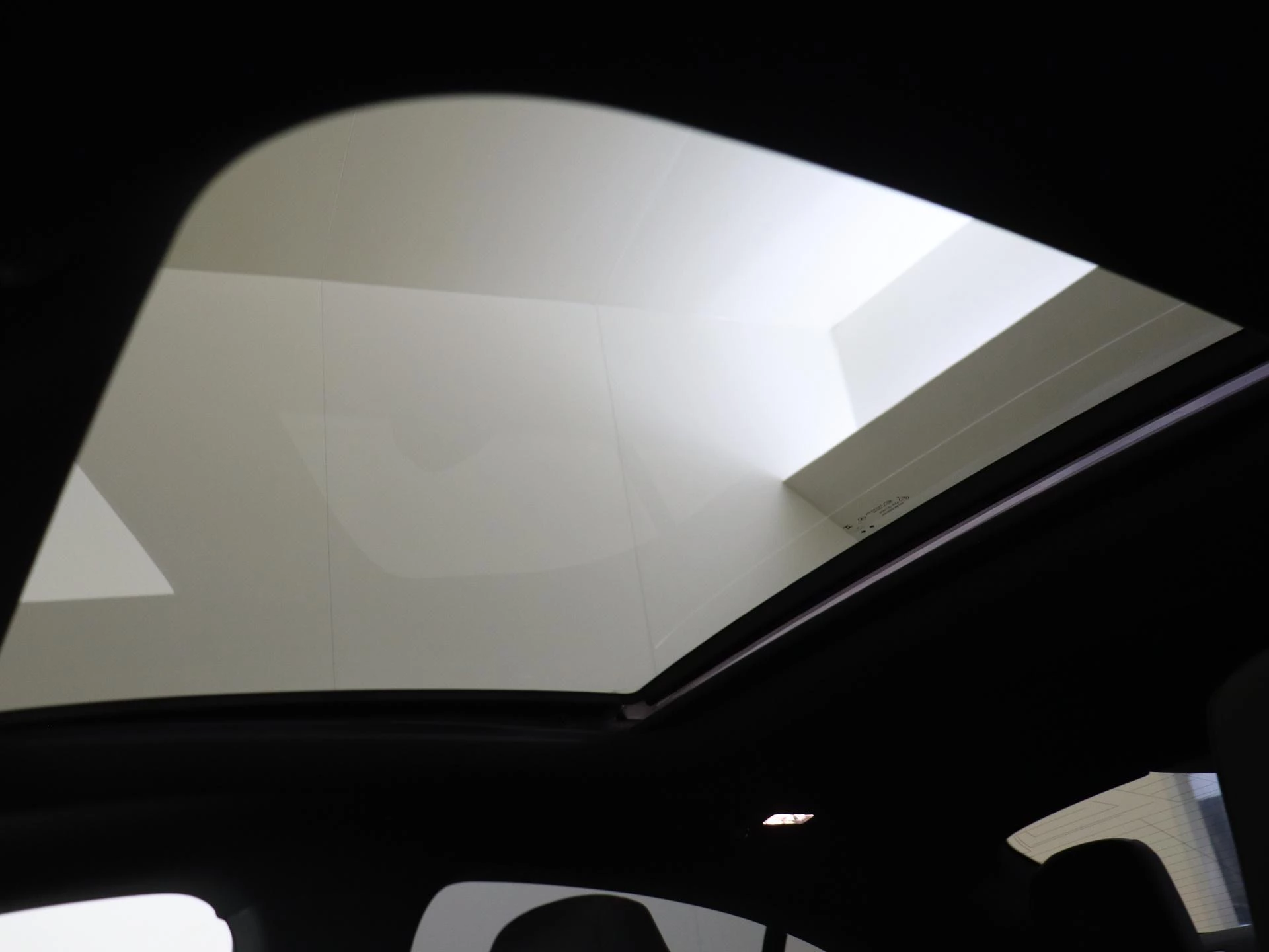 Mercedes-Benz-CLA-image-30