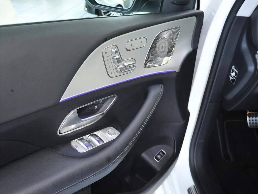 Mercedes-Benz-GLE 300 d-image-13