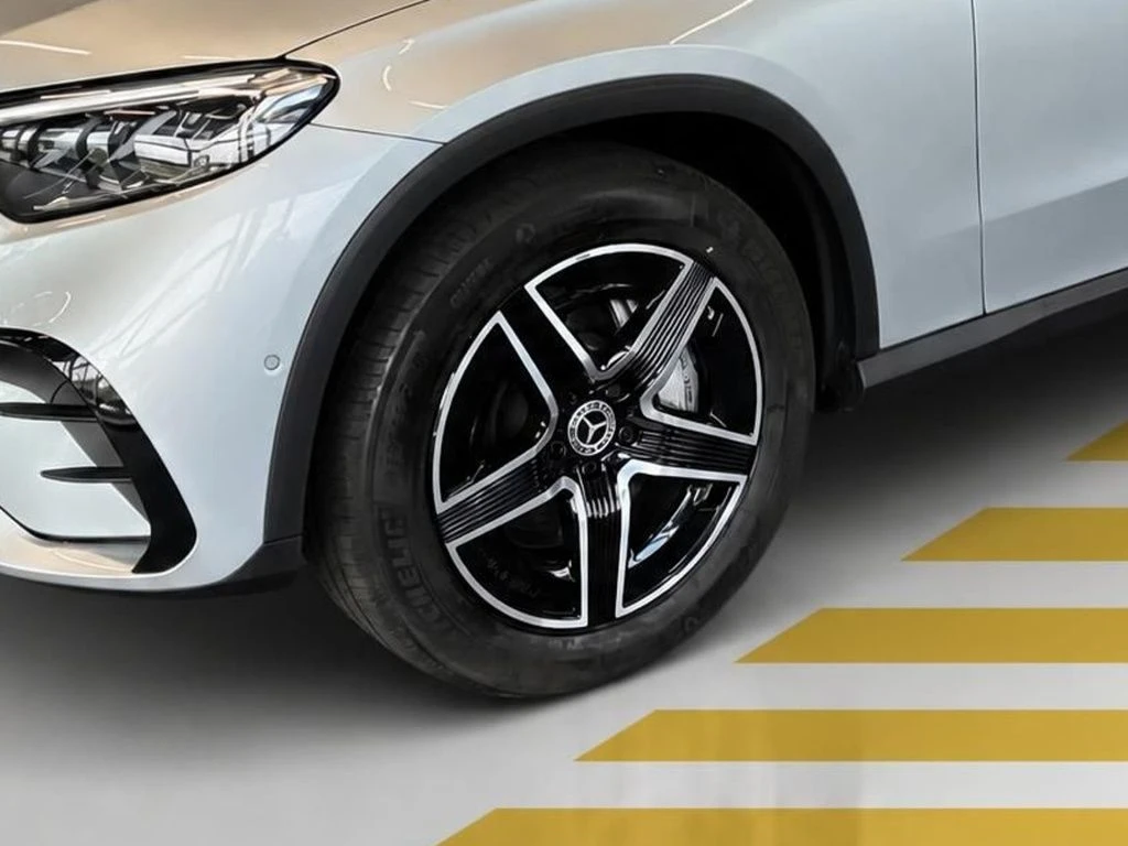 Mercedes-Benz-GLC 300 d-image-5