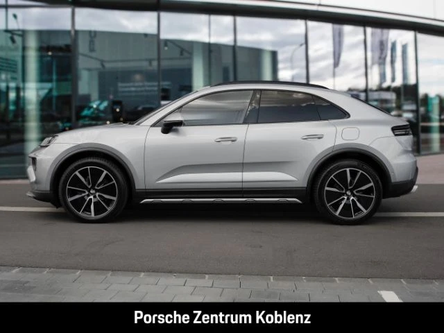 Porsche Macan 4 -