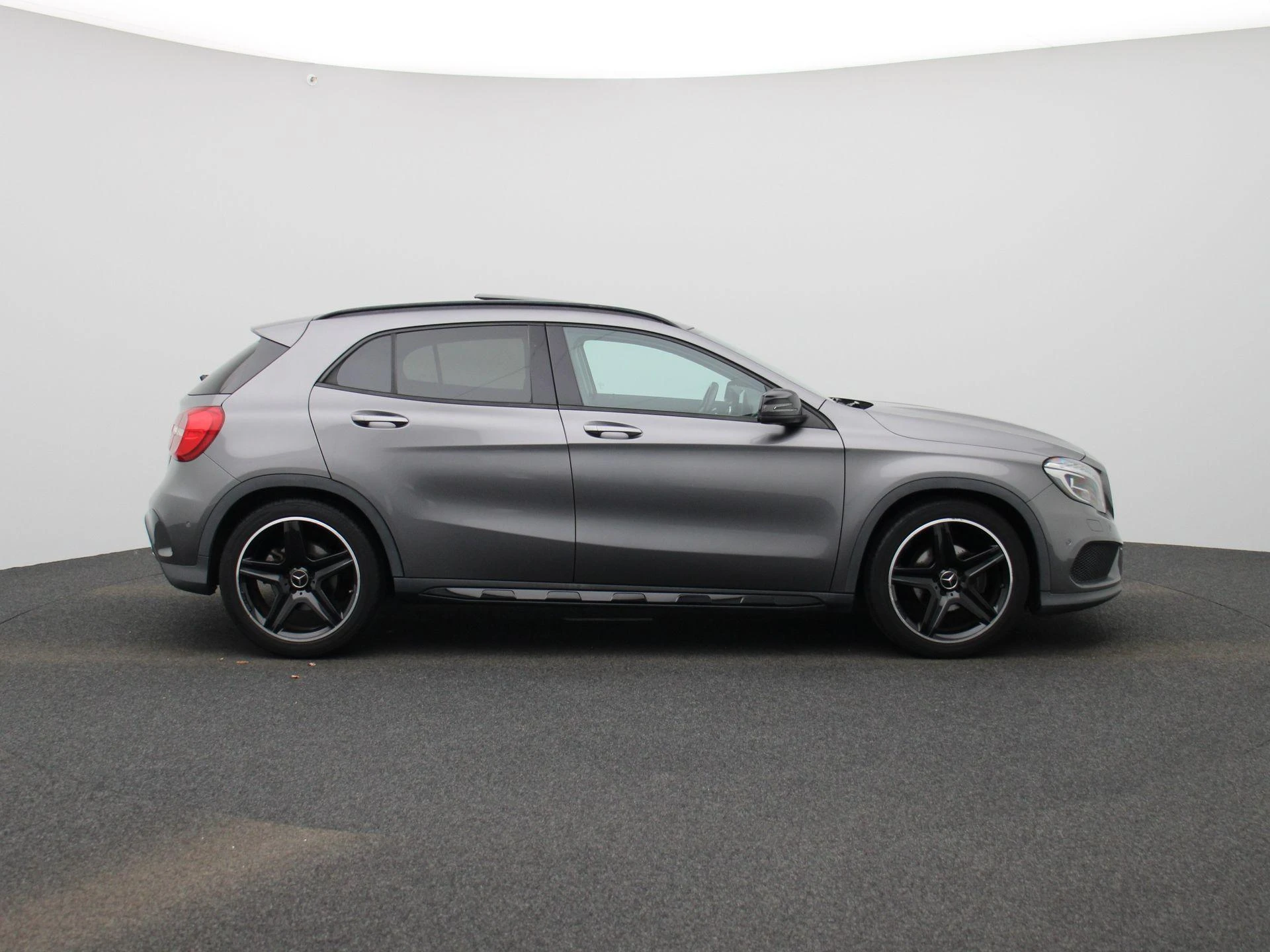 Mercedes-Benz-GLA-image-5