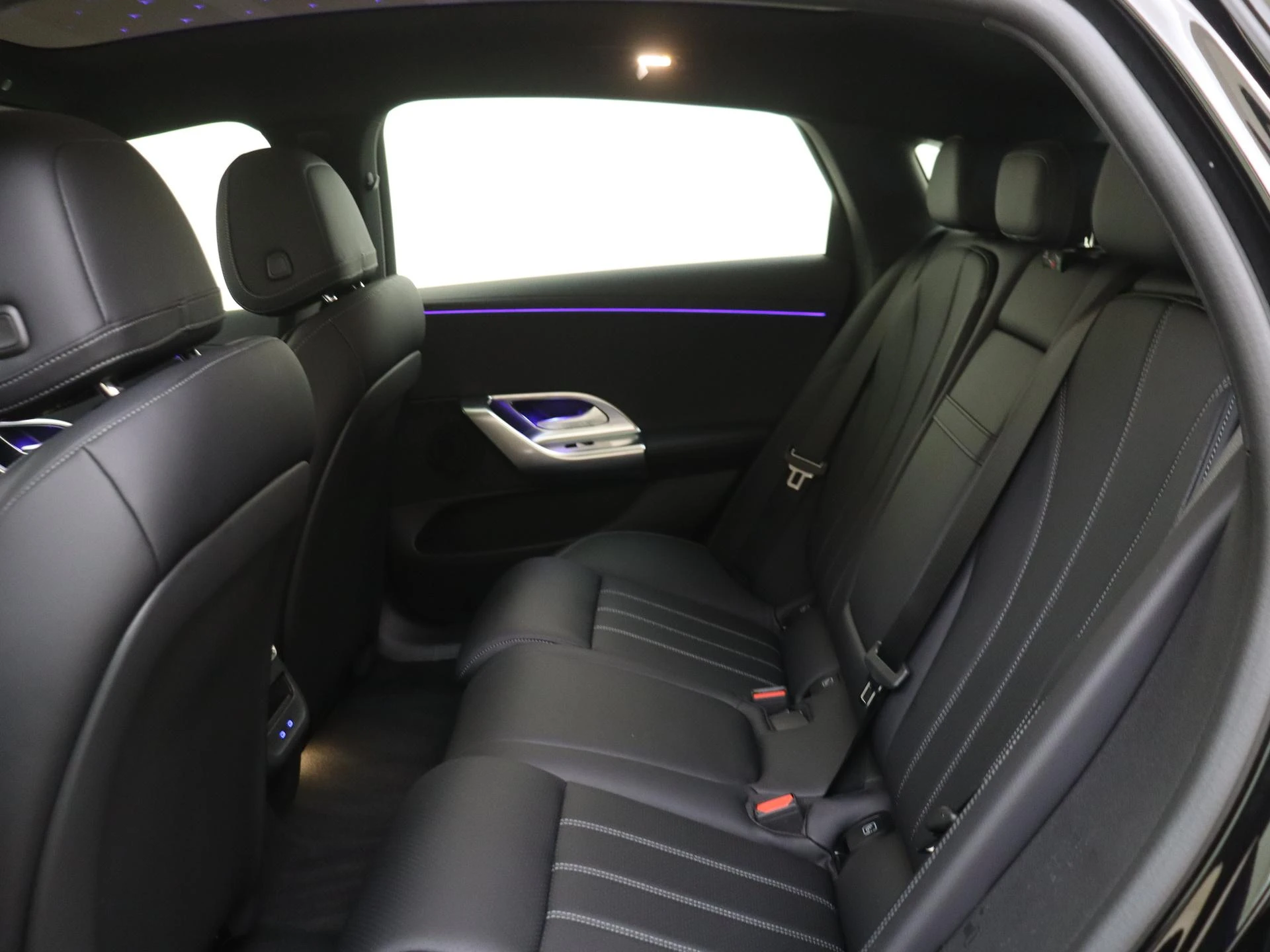 Mercedes-Benz-C-Klasse-image-15