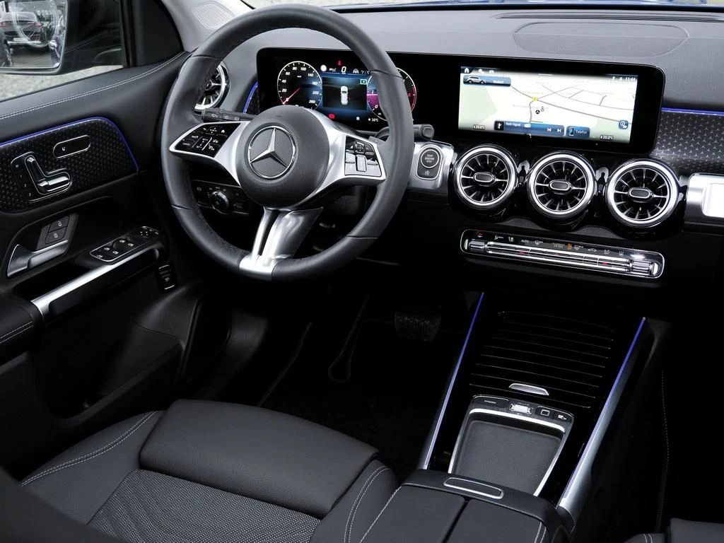 Mercedes-Benz-GLB 200 d-image-8