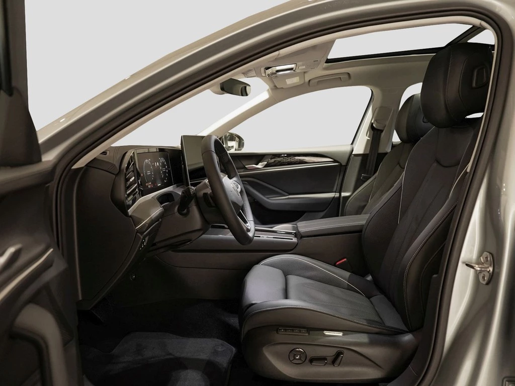 Volkswagen Passat 1,5 l eHybrid DSG Elegance AHK WR PANO
