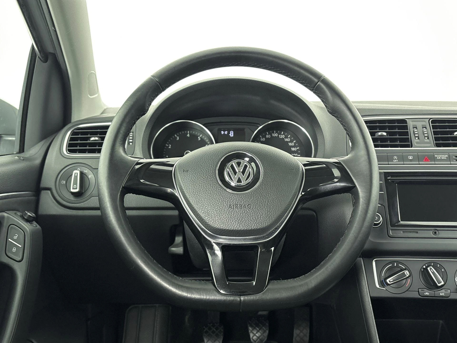 Volkswagen-Polo-image-15