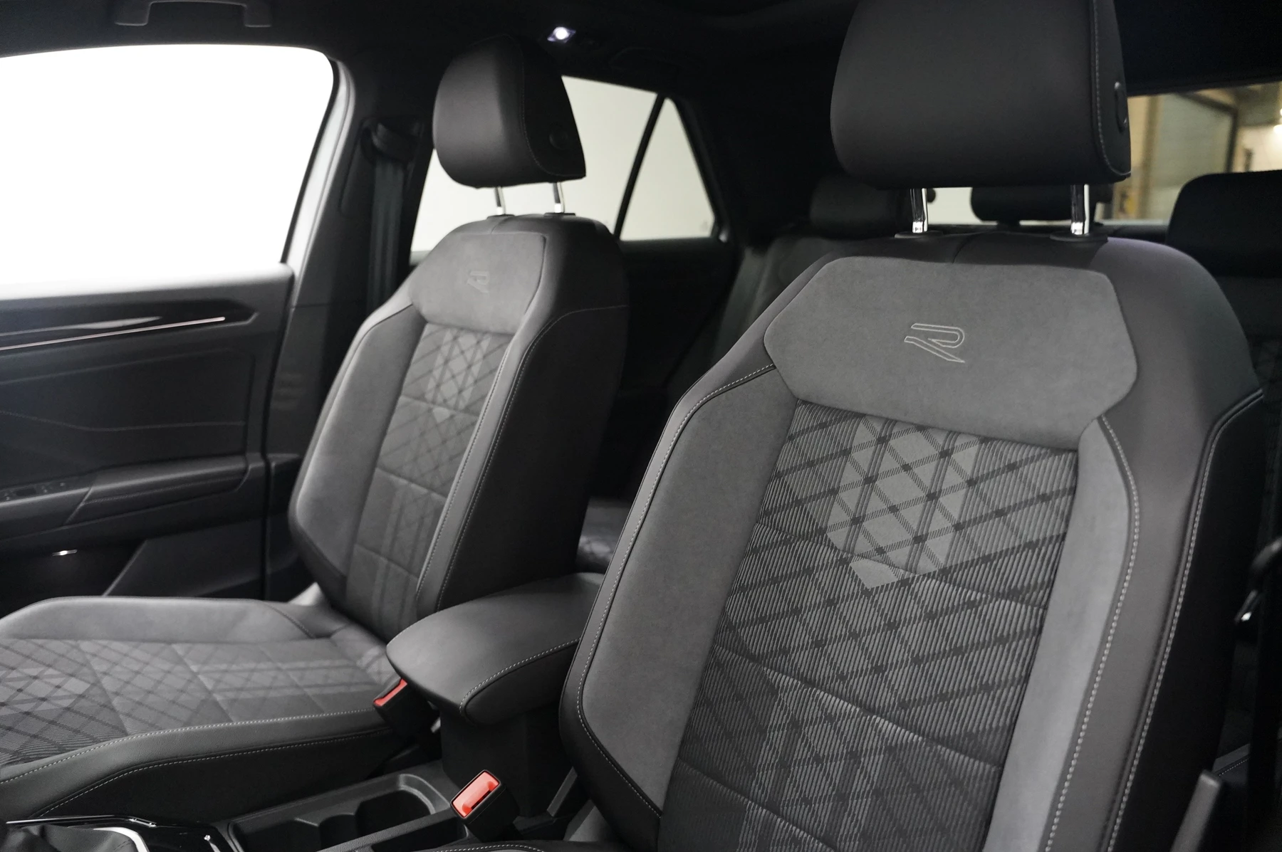 Volkswagen-T-Roc-image-9