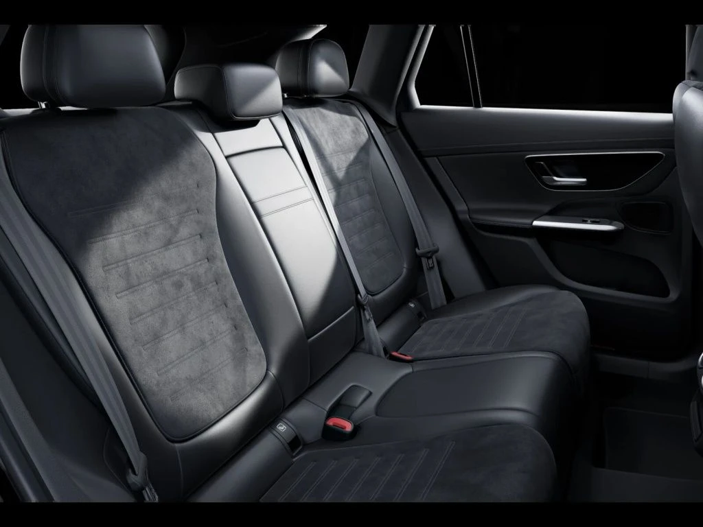 Mercedes-Benz-GLC 220 d-image-10