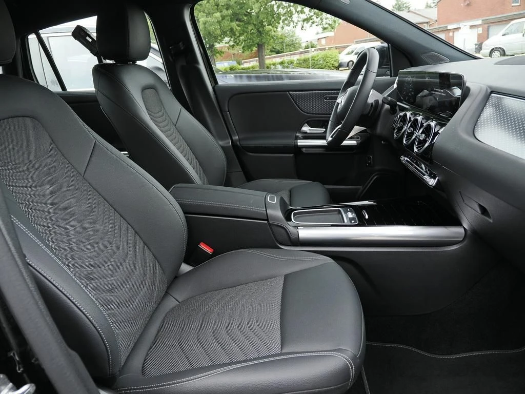 Mercedes-Benz-GLA 200 d-image-12