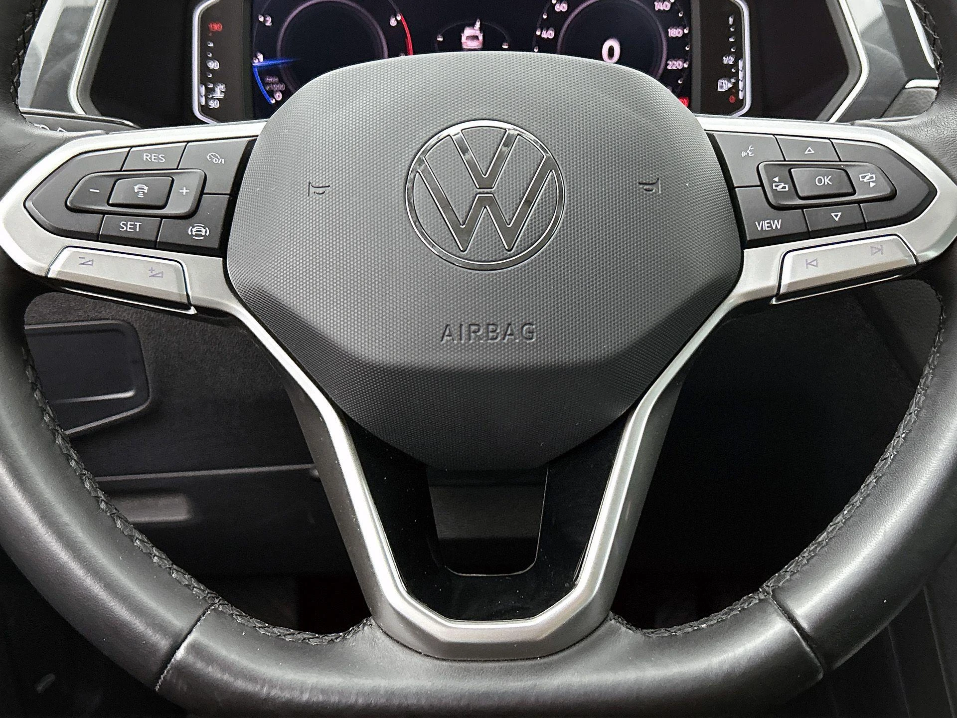 Volkswagen-Tiguan-image-33