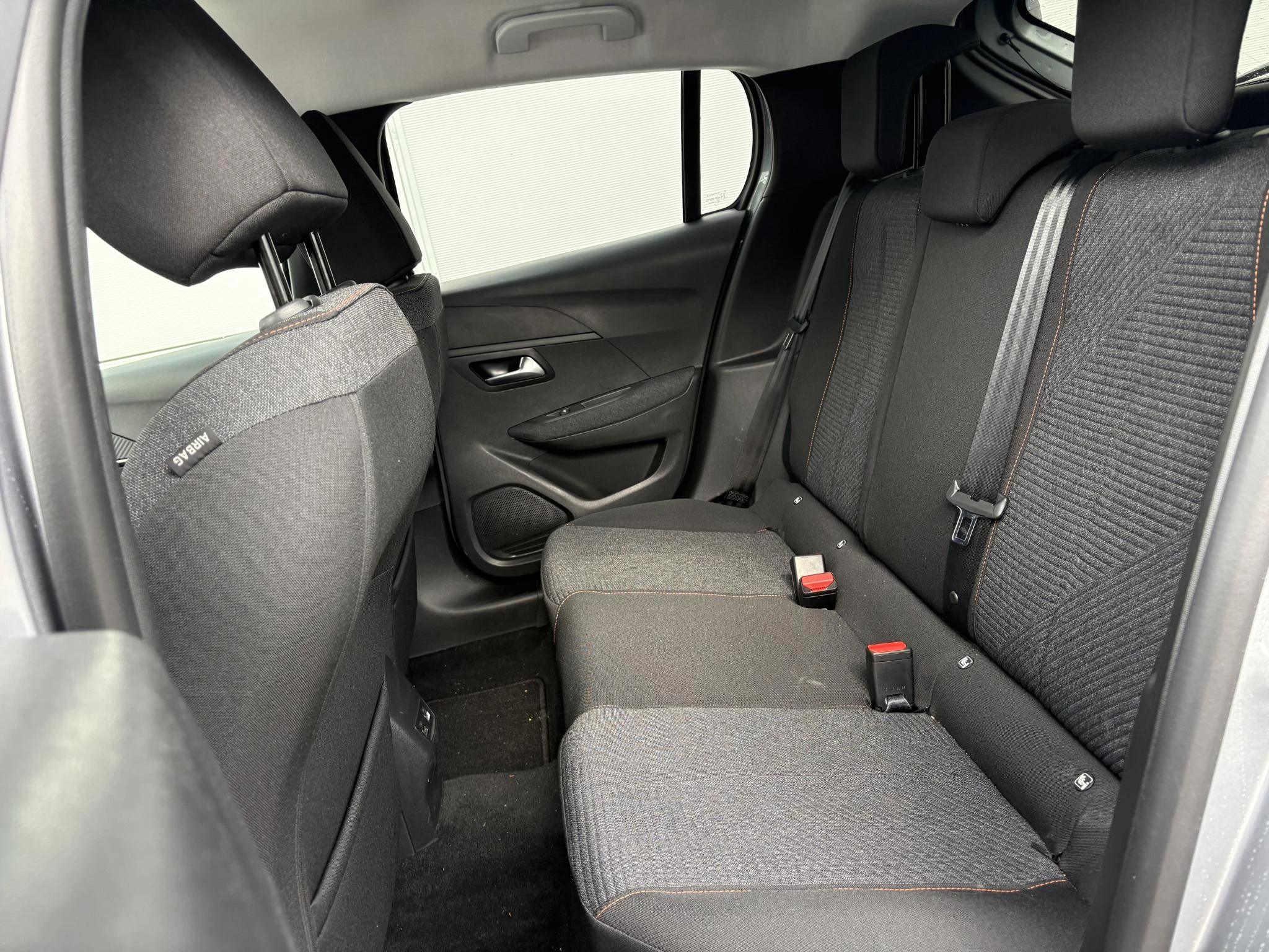 Peugeot-208-image-11