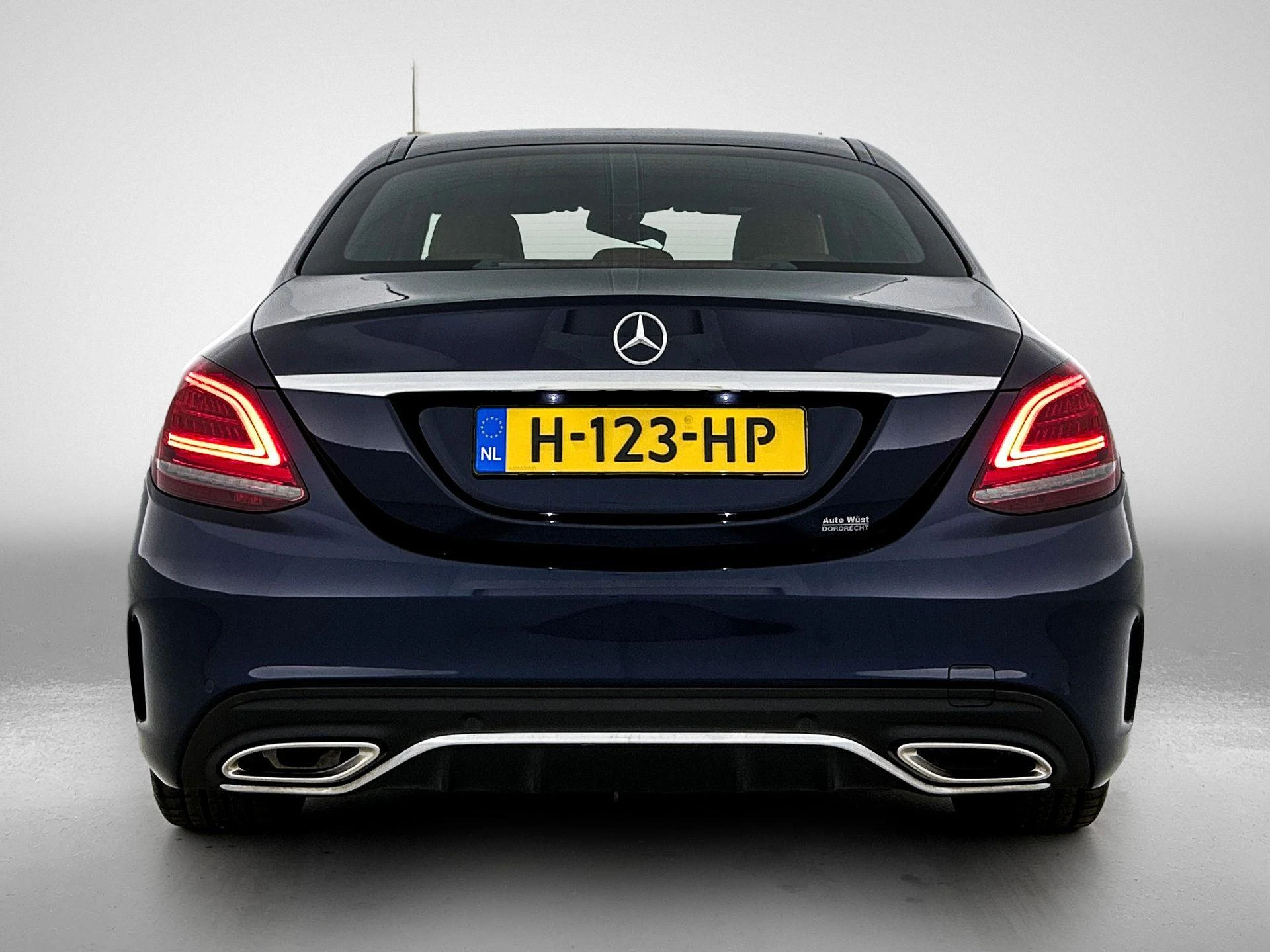Mercedes-Benz-C-Klasse-image-2