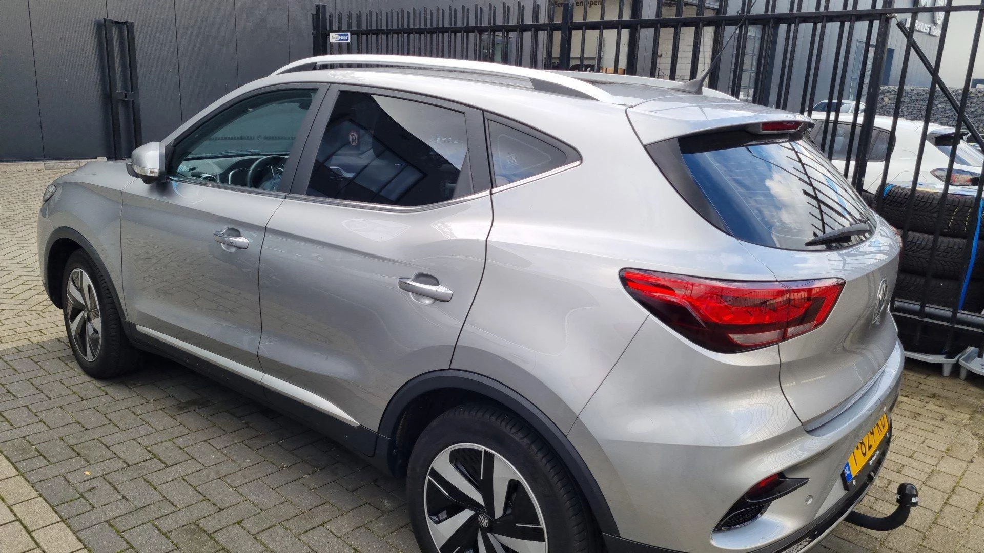 MG-ZS EV-image-1
