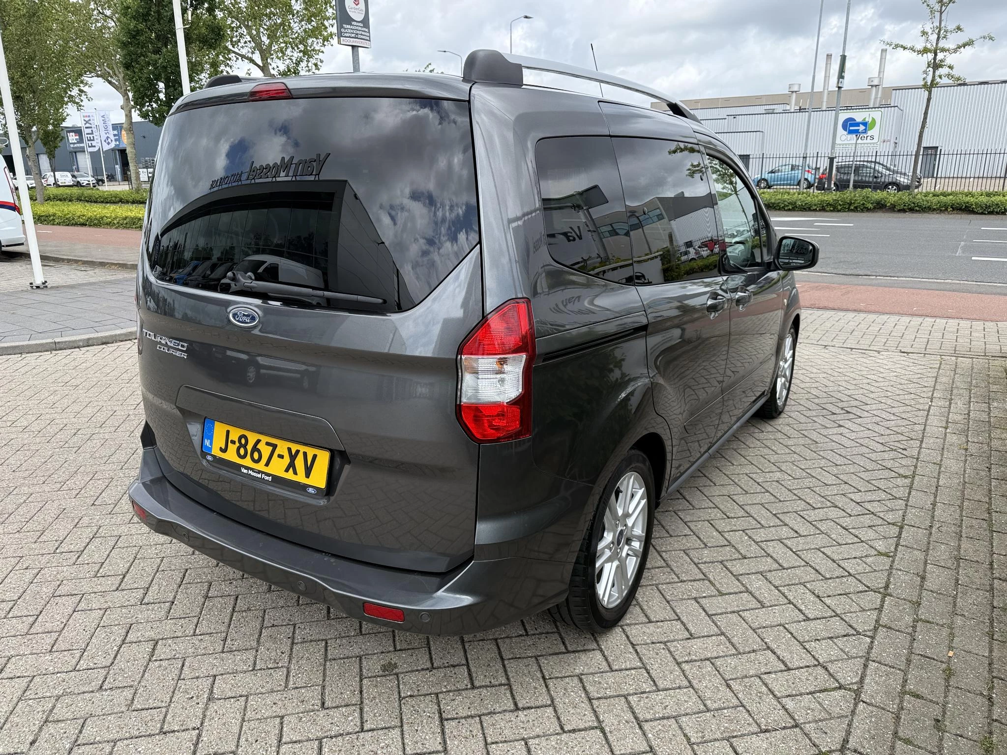 Ford Tourneo Courier 1.0 100pk Titanium