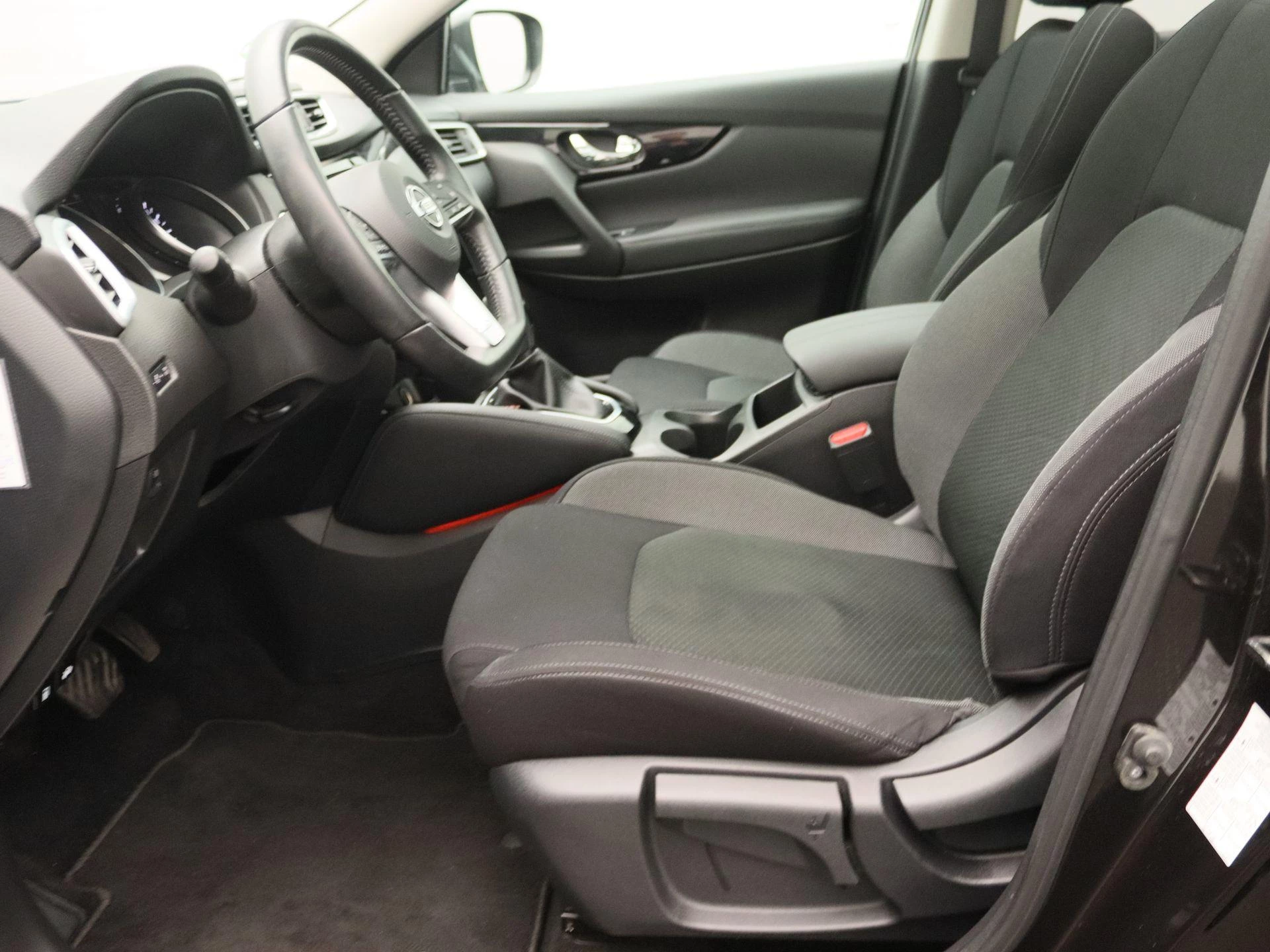 Nissan-QASHQAI-image-12