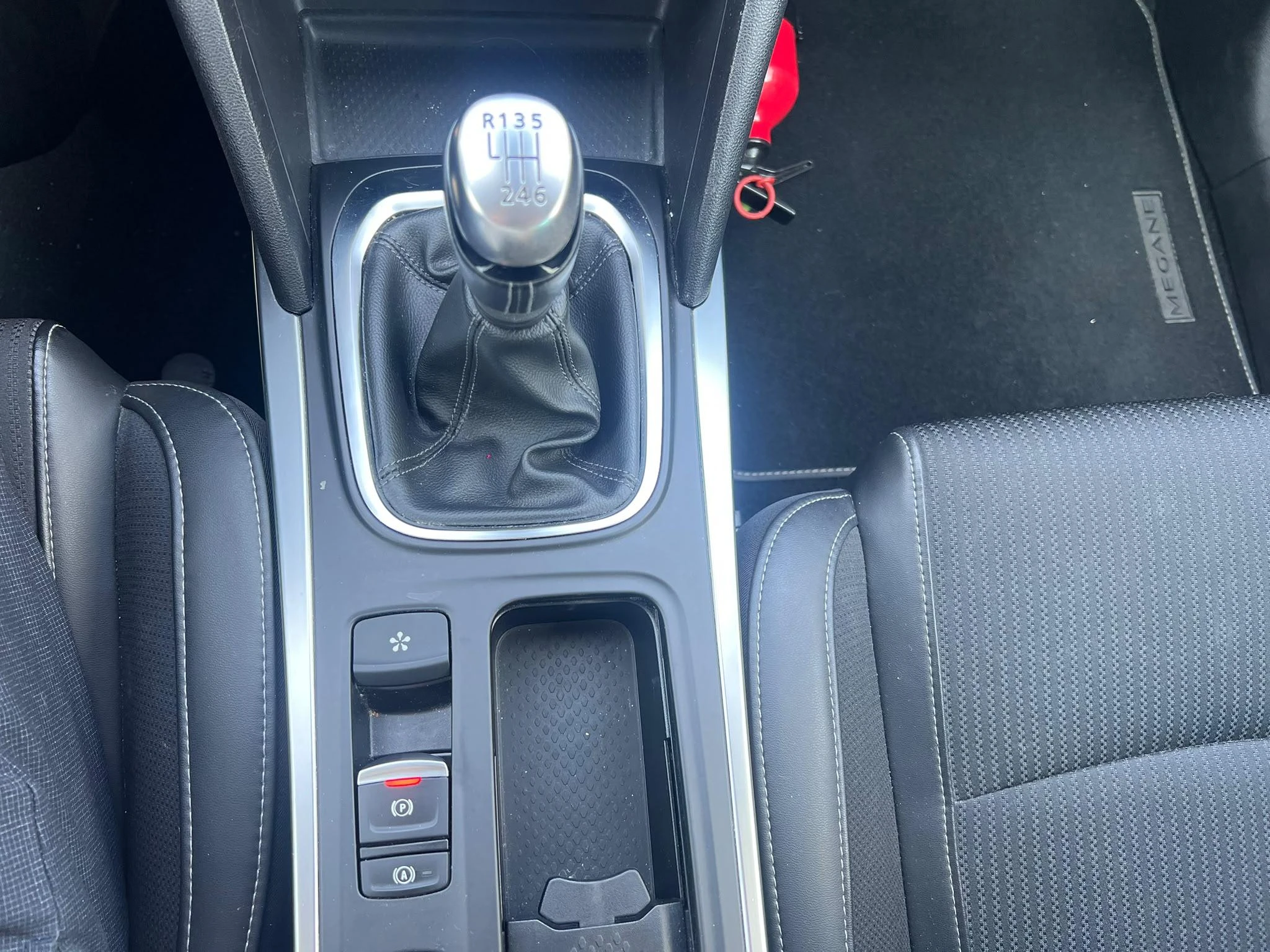 Renault-Mégane Grand Tour-image-11