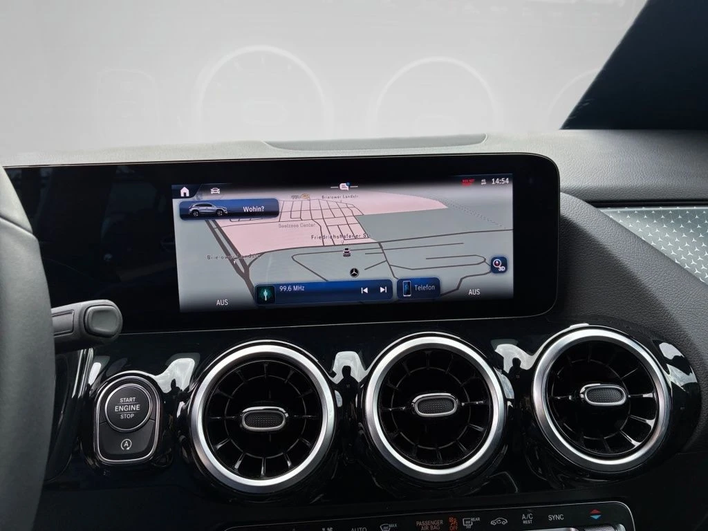 Mercedes-Benz-GLA 200 d-image-7
