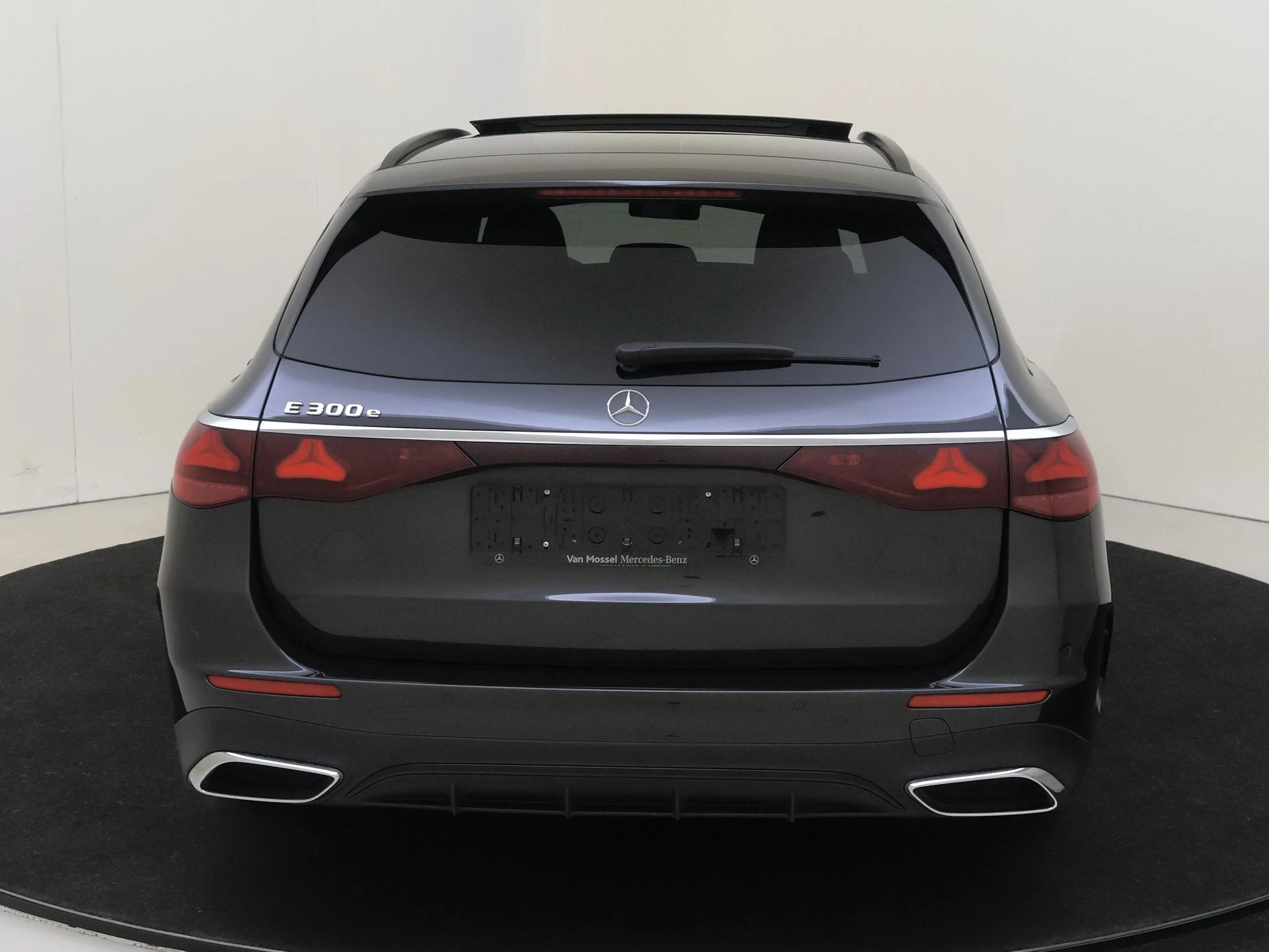 Mercedes-Benz-E-Klasse-image-6
