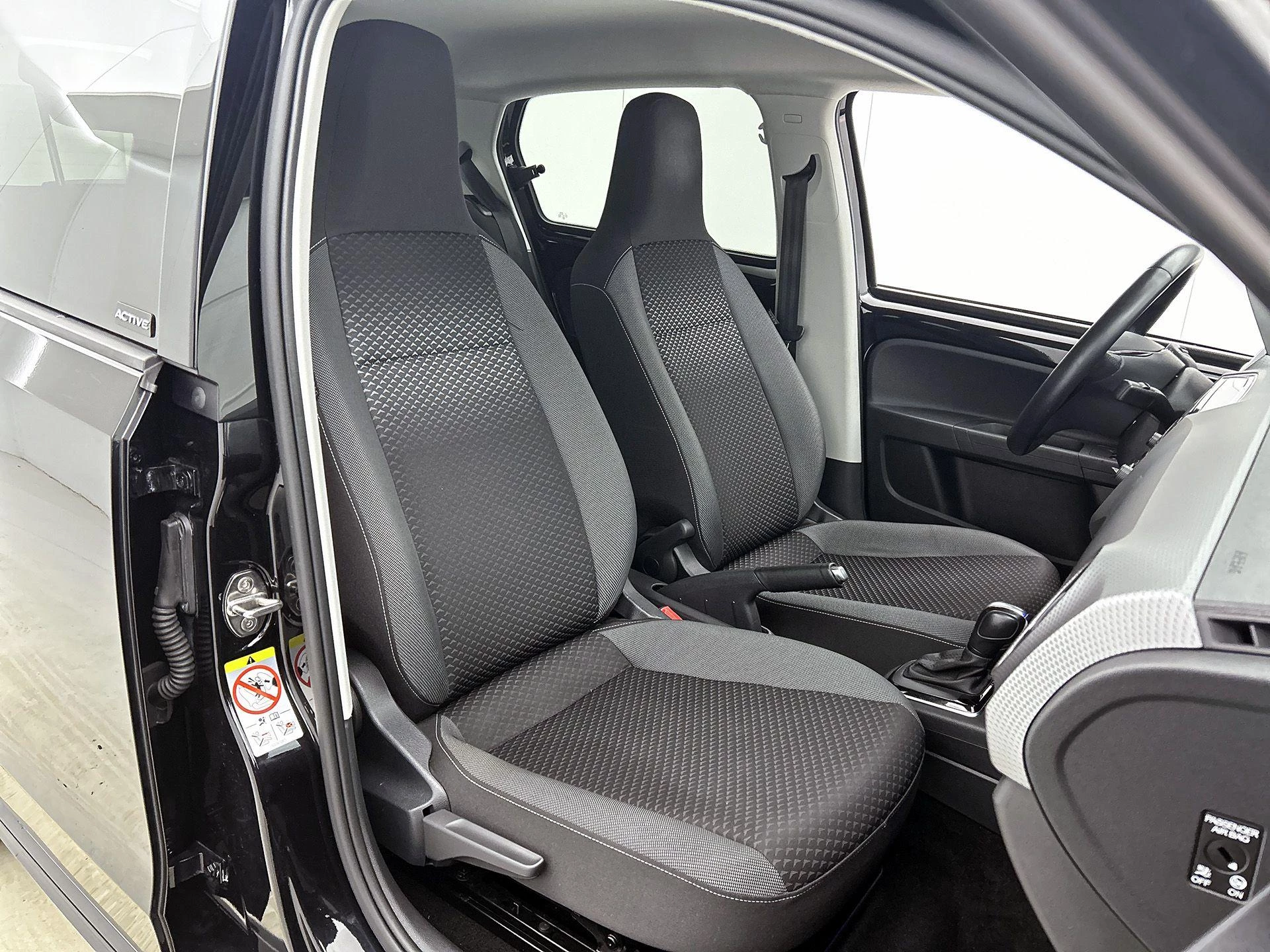 Volkswagen-e-up!-image-33