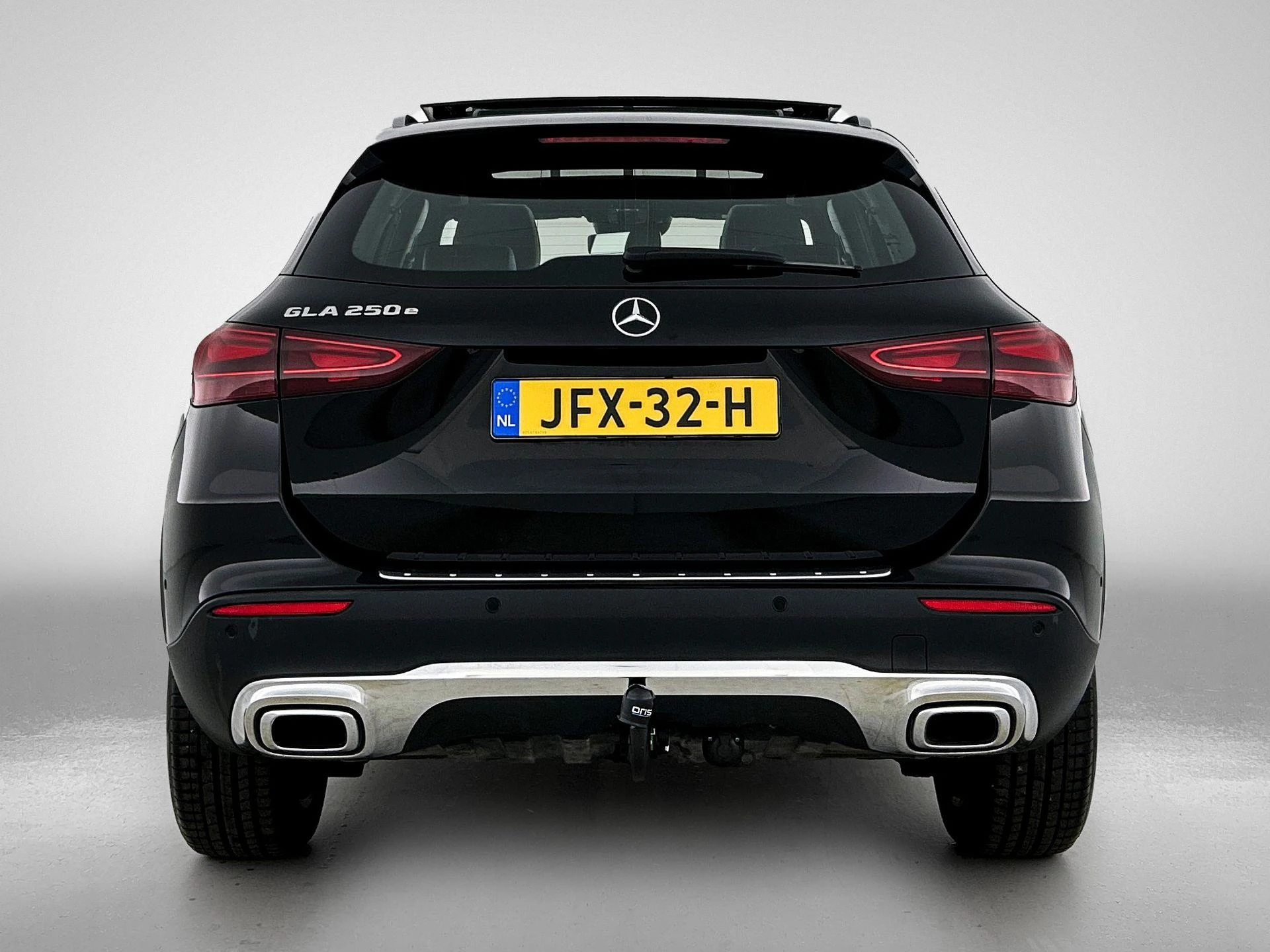 Mercedes-Benz-GLA-image-2