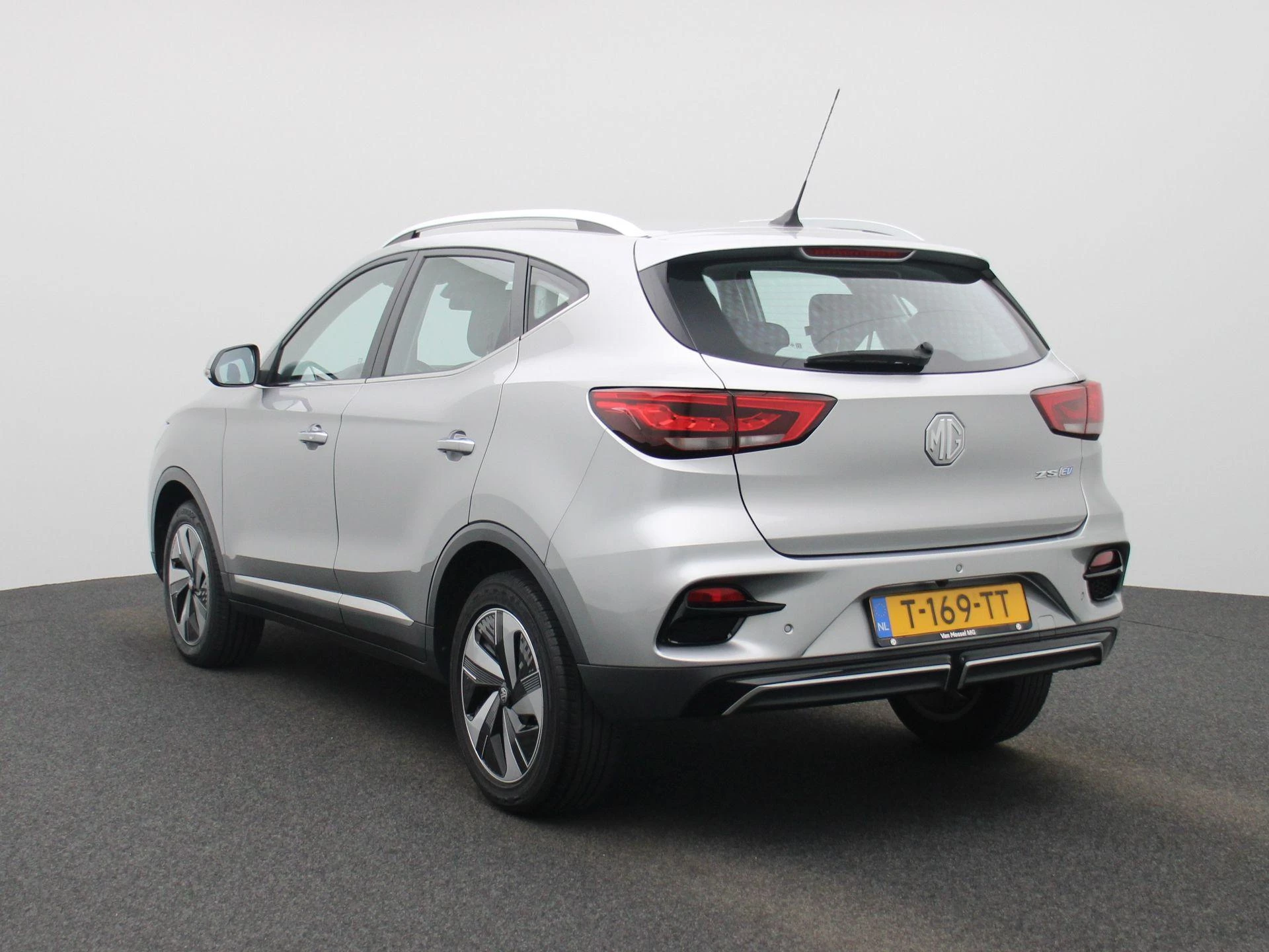 MG-ZS EV-image-1