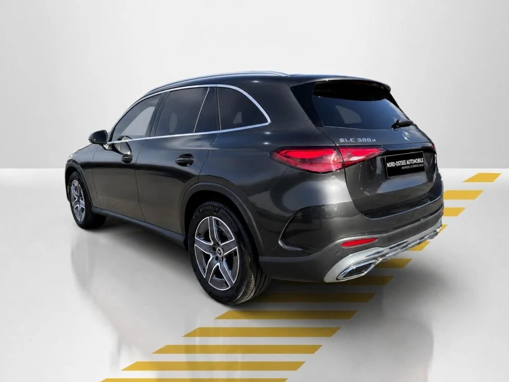 Mercedes-Benz-GLC 300 d-image-12