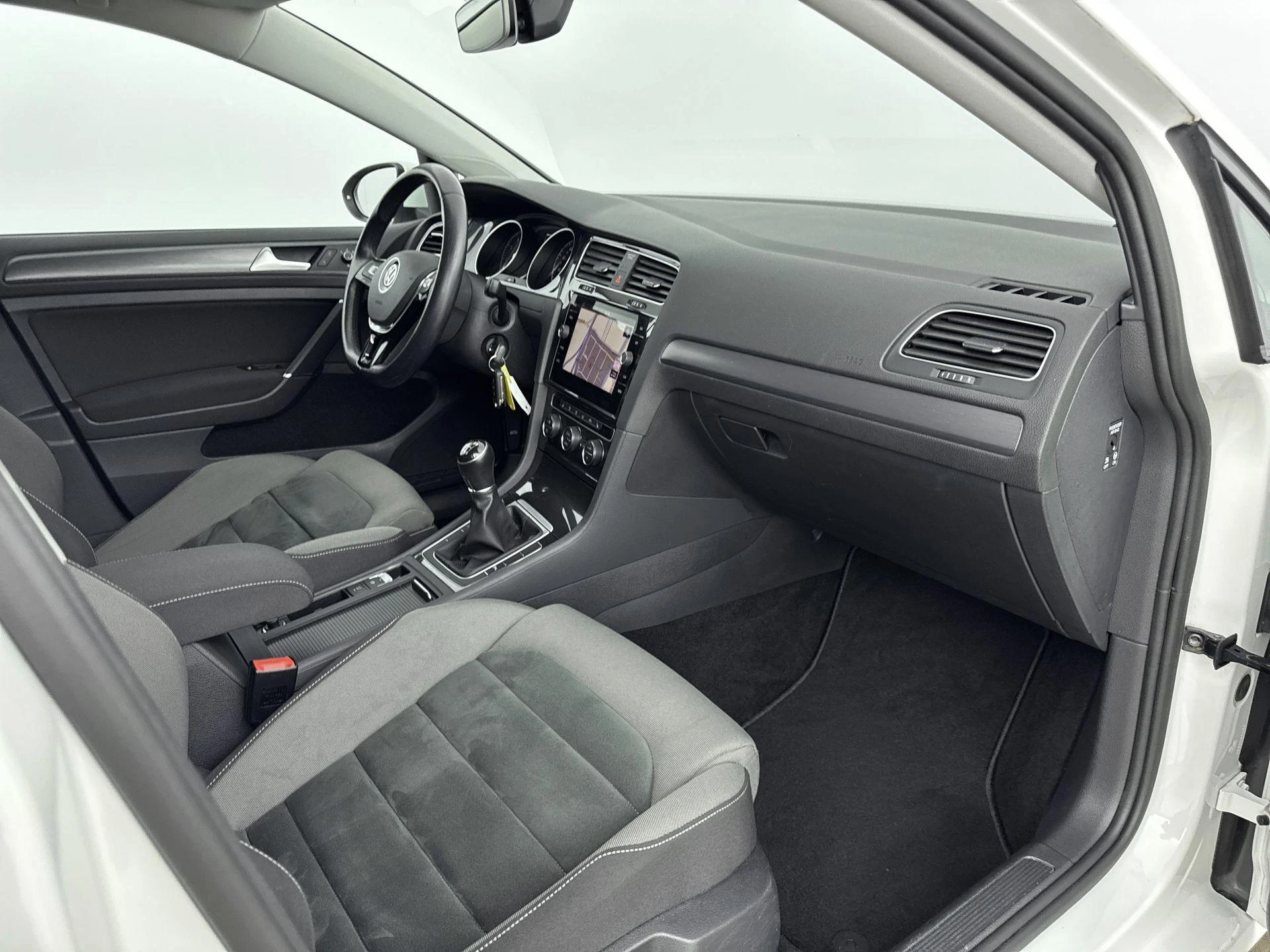 Volkswagen-Golf-image-16